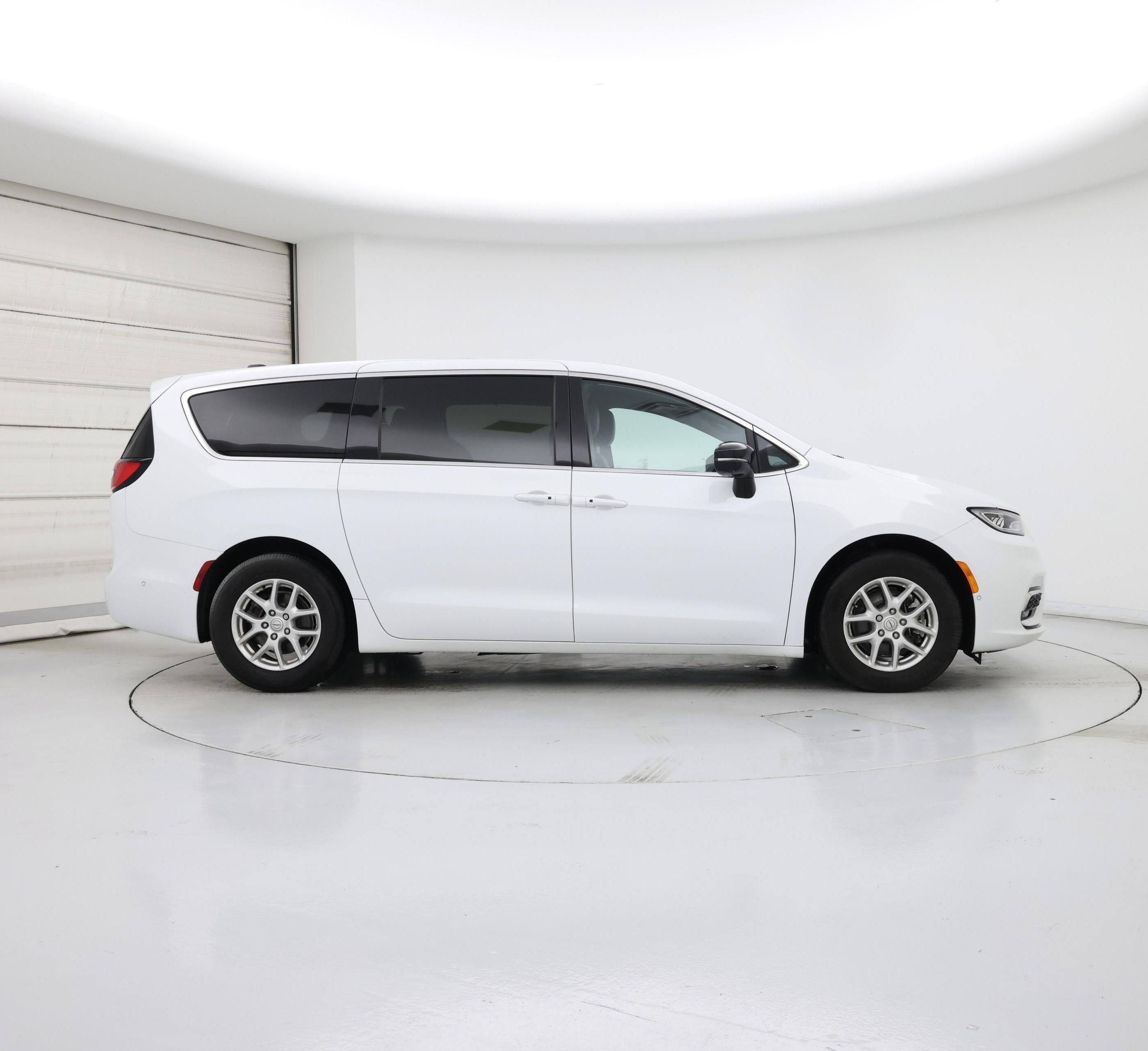 Thumbnail: 2025 Chrysler Pacifica - 7