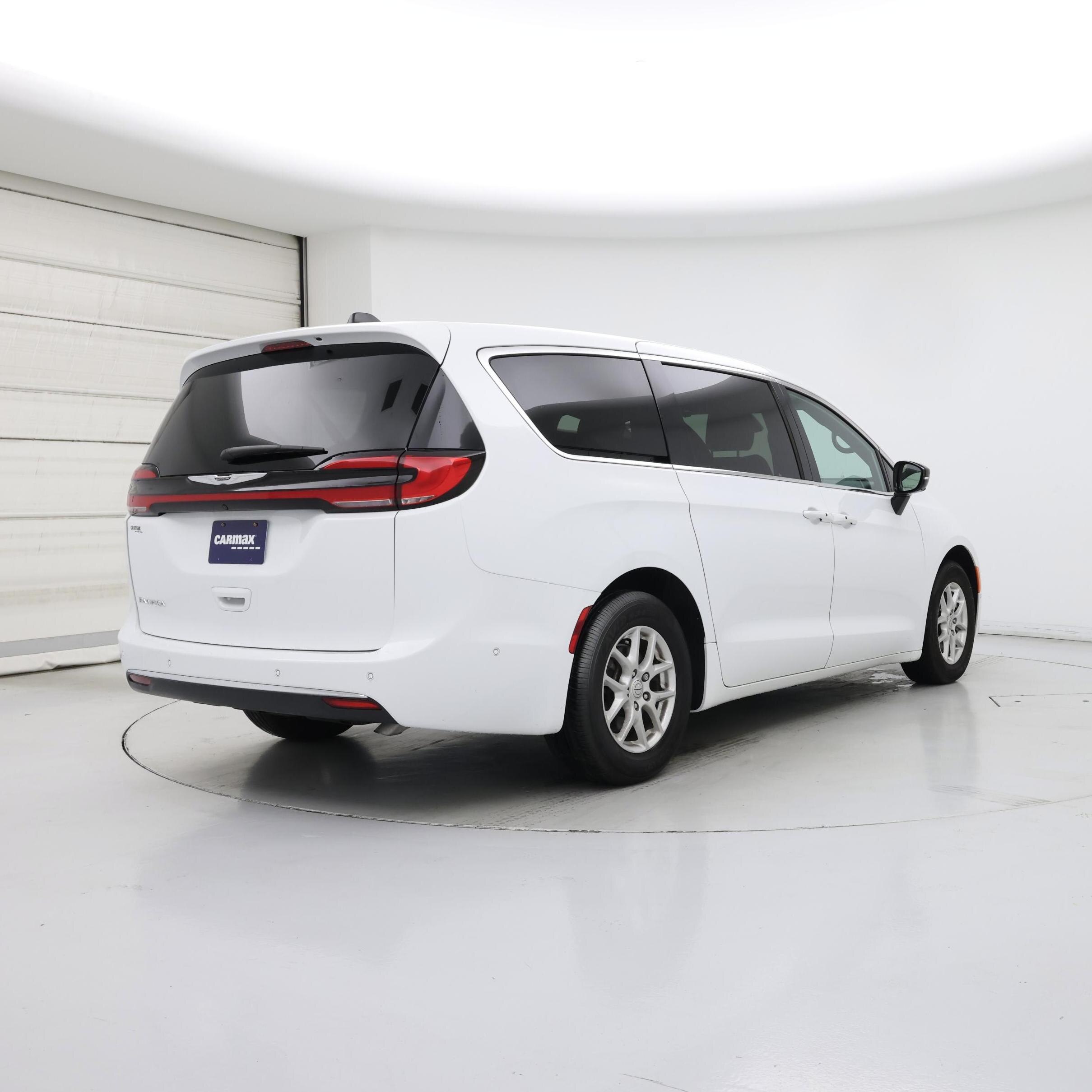 Thumbnail: 2025 Chrysler Pacifica - 8