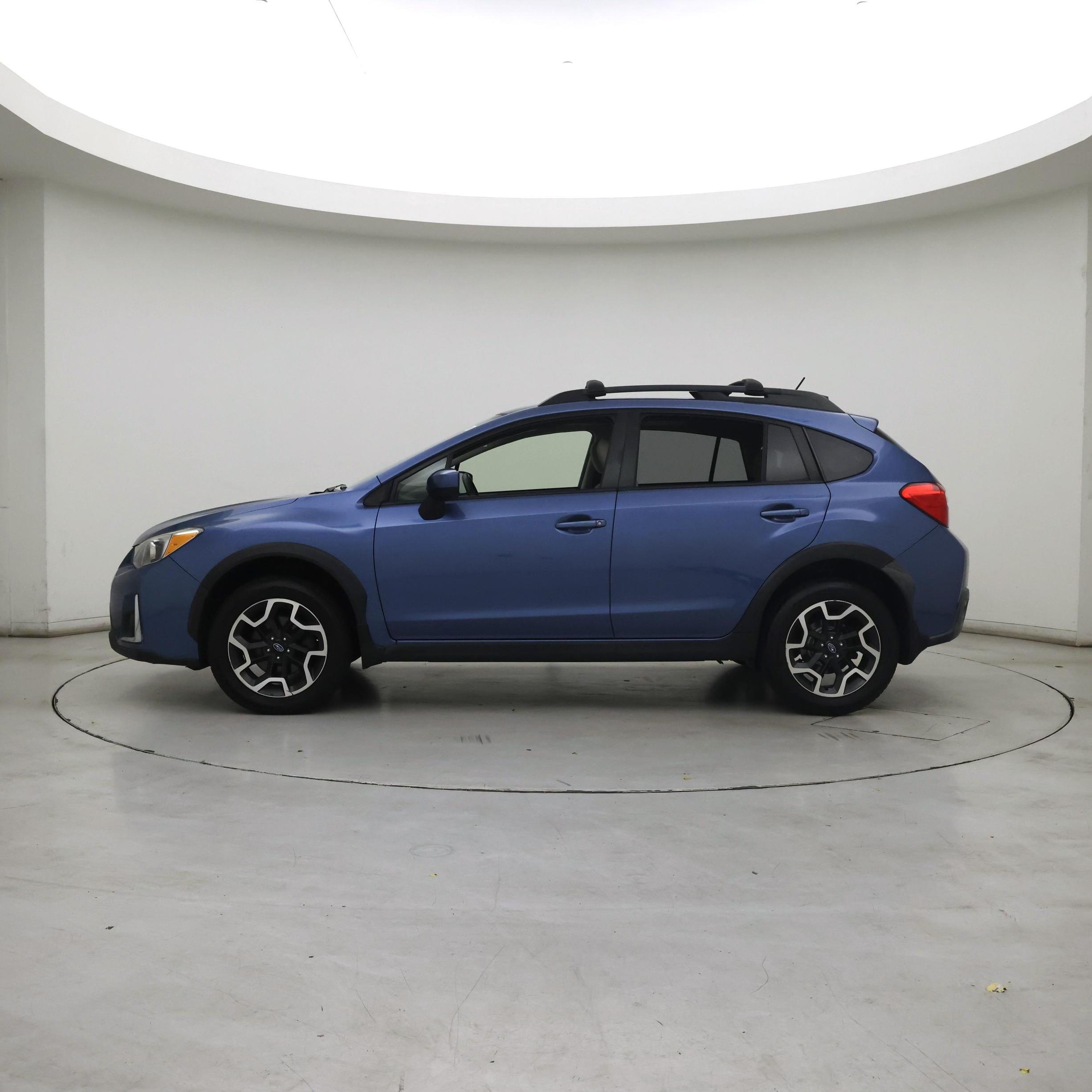Thumbnail: 2017 Subaru Crosstrek - 3