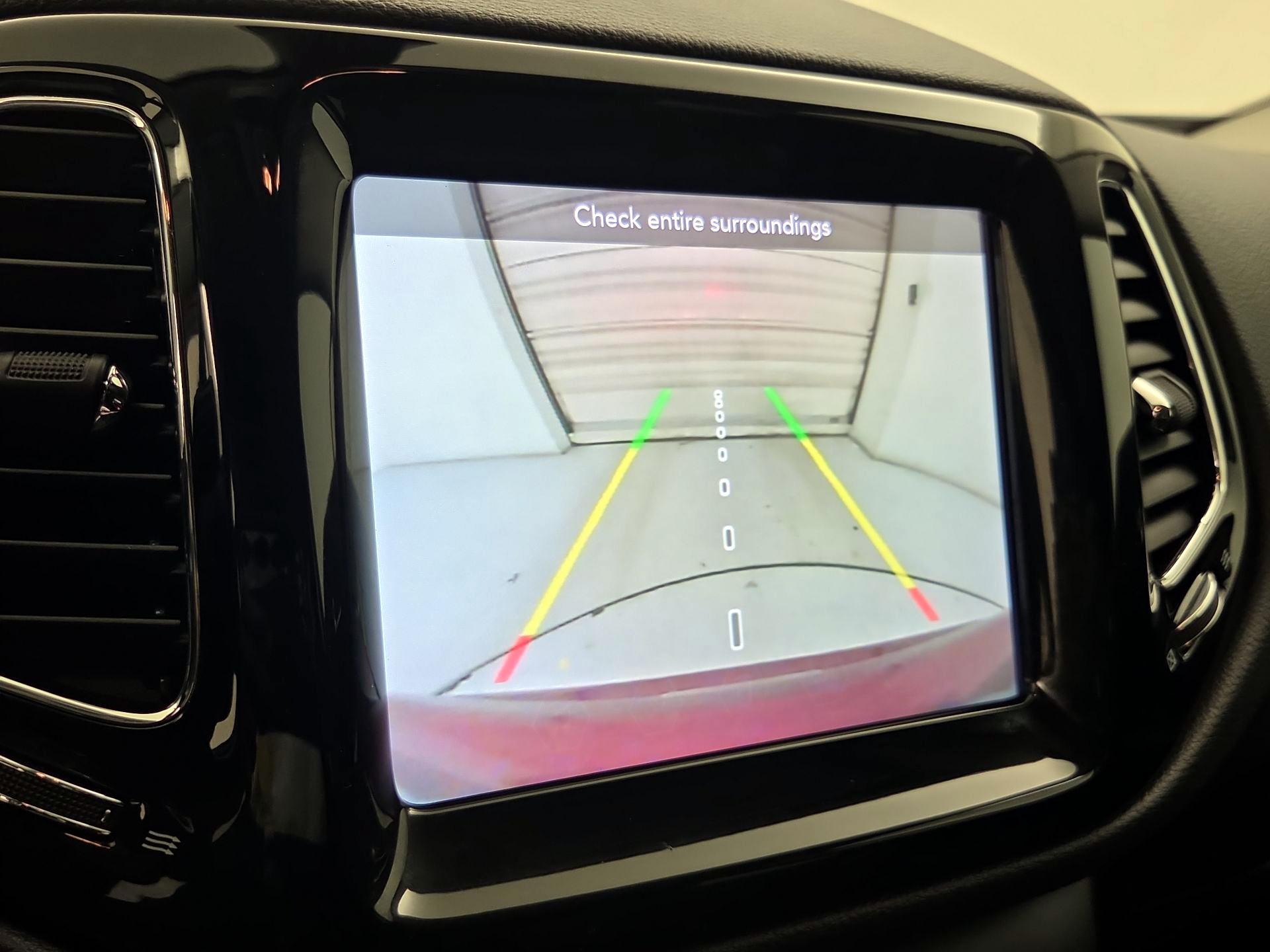 Thumbnail: 2020 Jeep Compass - 14