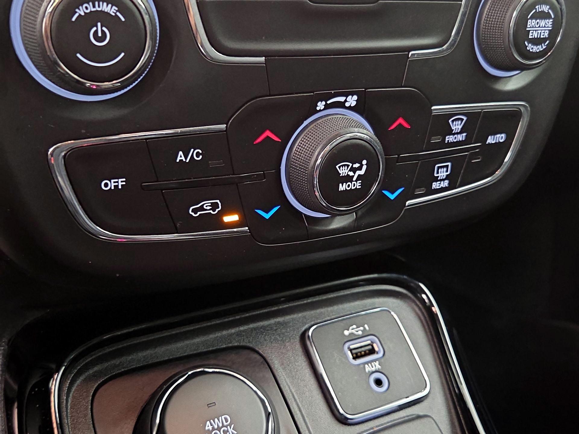 Thumbnail: 2020 Jeep Compass - 16