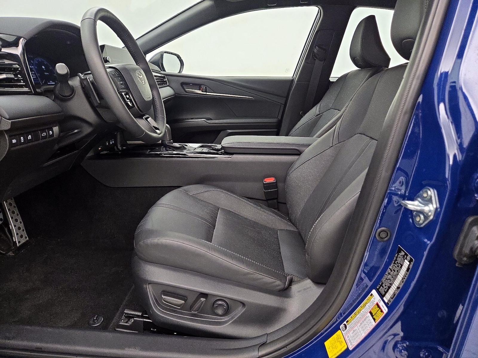 2025 Toyota Camry XSE - Photo 12