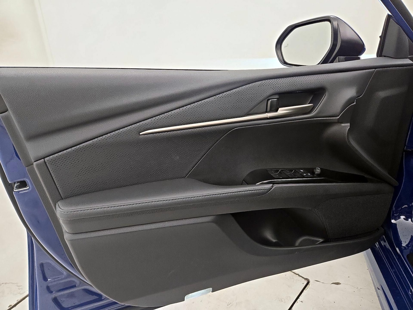 2025 Toyota Camry XSE - Photo 13
