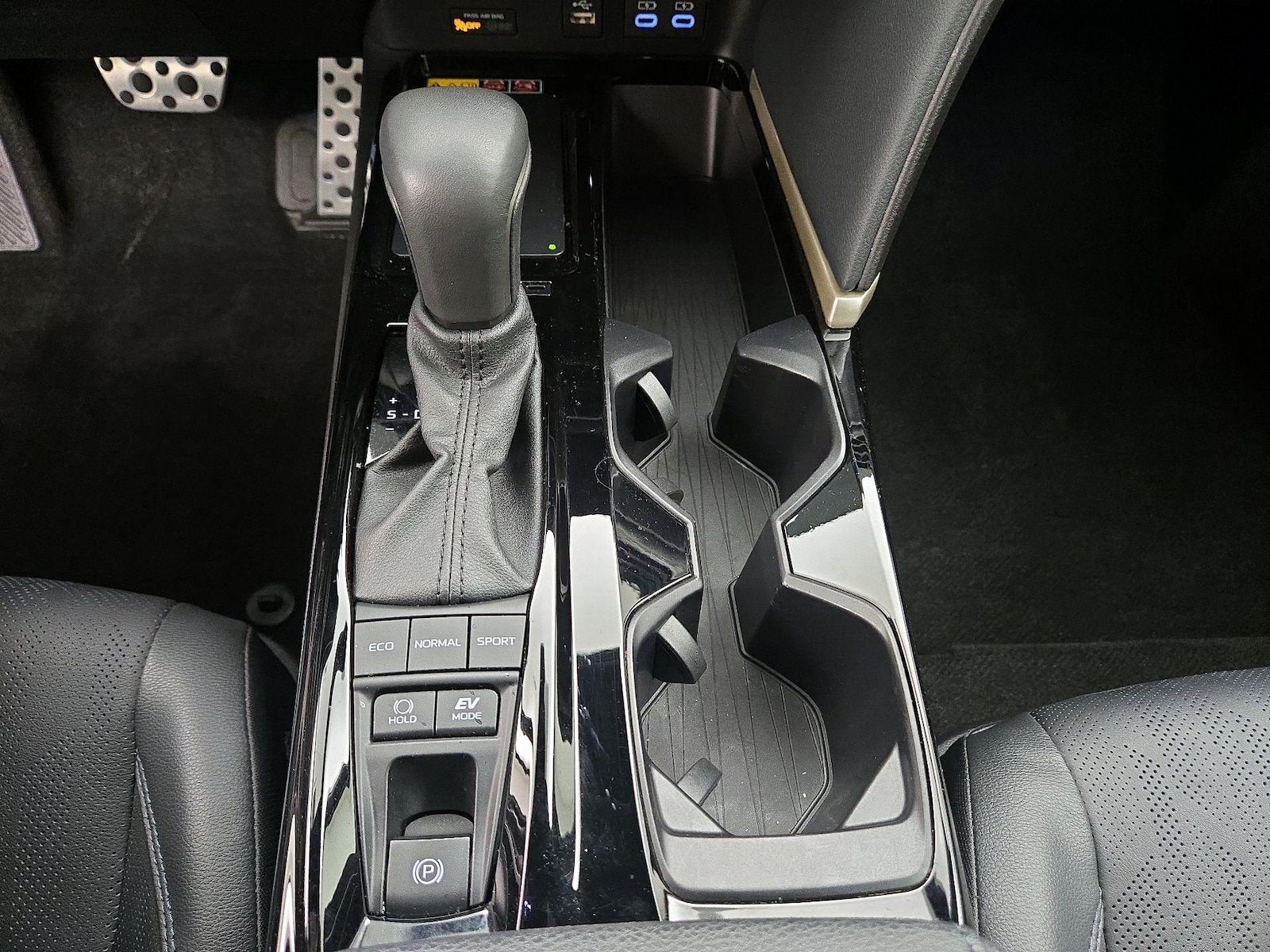 2025 Toyota Camry XSE - Photo 18