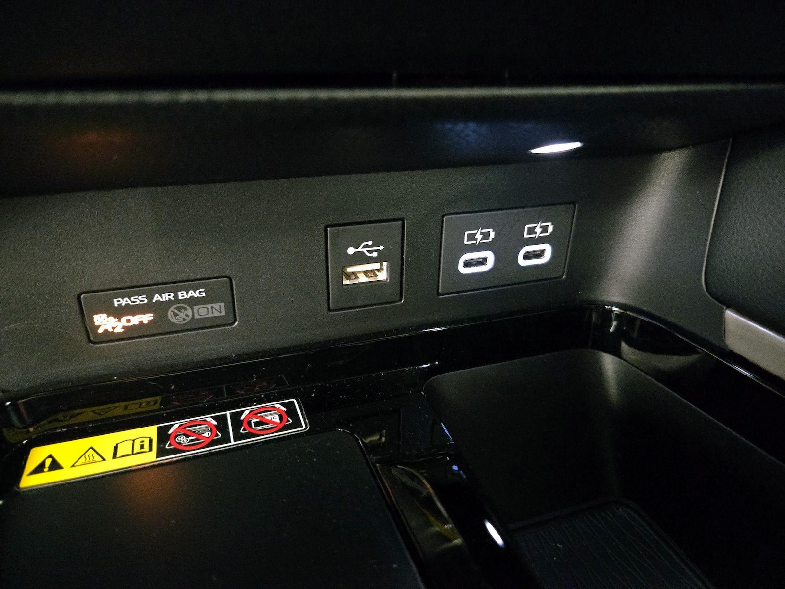 2025 Toyota Camry XSE - Photo 19
