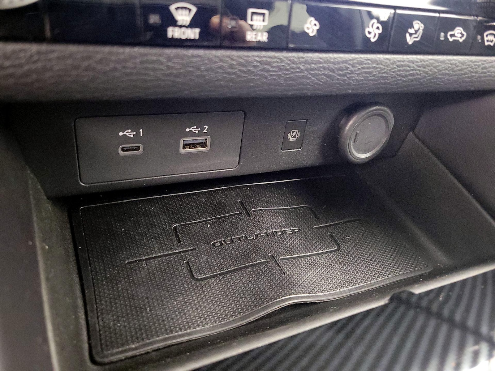 2024 Mitsubishi Outlander SE - Photo 19