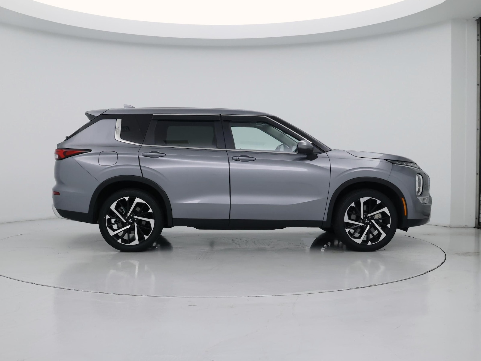 2024 Mitsubishi Outlander SE - Photo 8