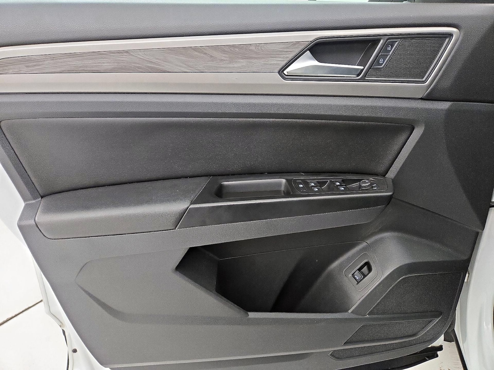 2020 Volkswagen Atlas Cross Sport SE - Photo 13