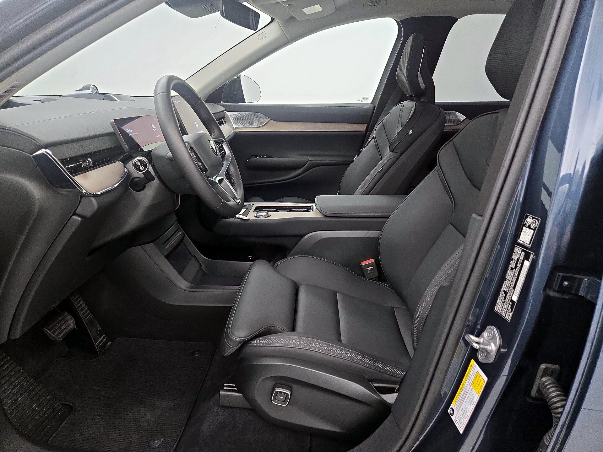 Thumbnail: 2025 Volvo EX90 - 11