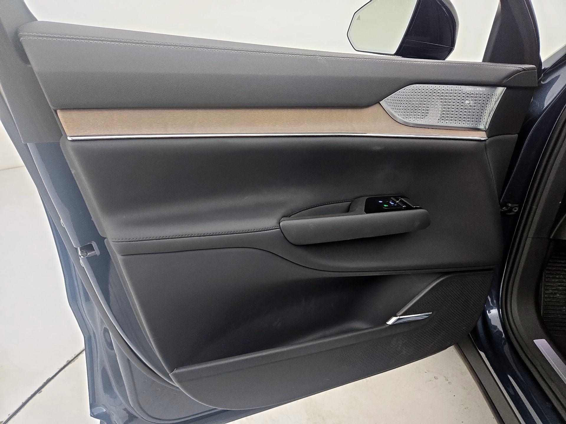 Thumbnail: 2025 Volvo EX90 - 12