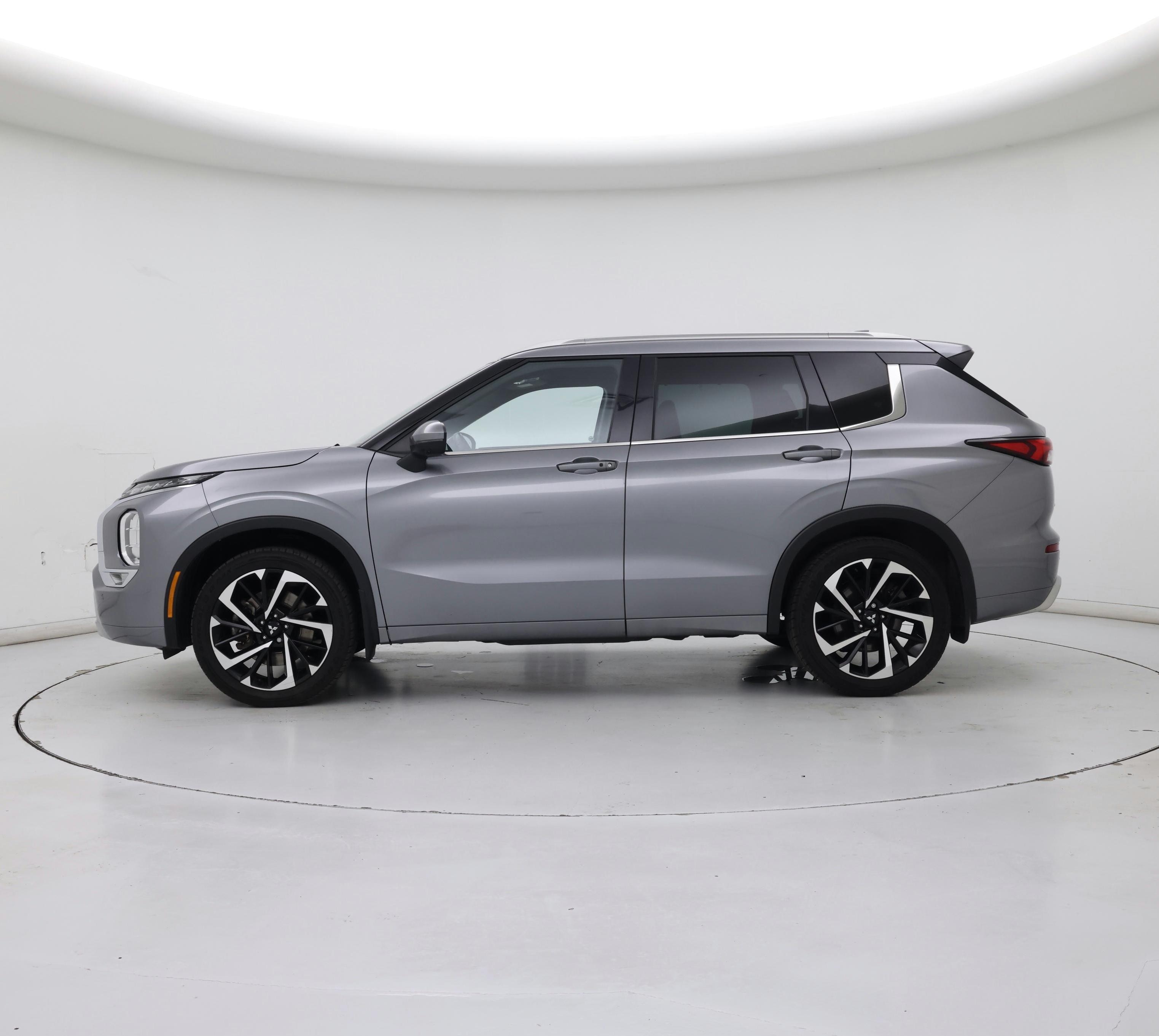 Thumbnail: 2022 Mitsubishi Outlander - 3