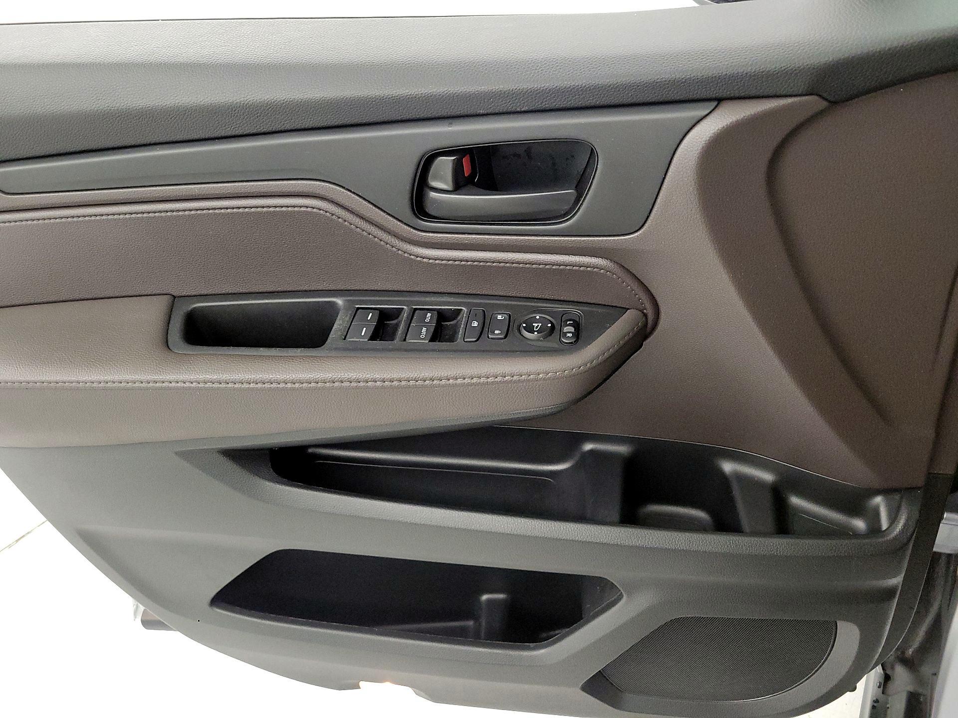 Thumbnail: 2019 Honda Odyssey - 12