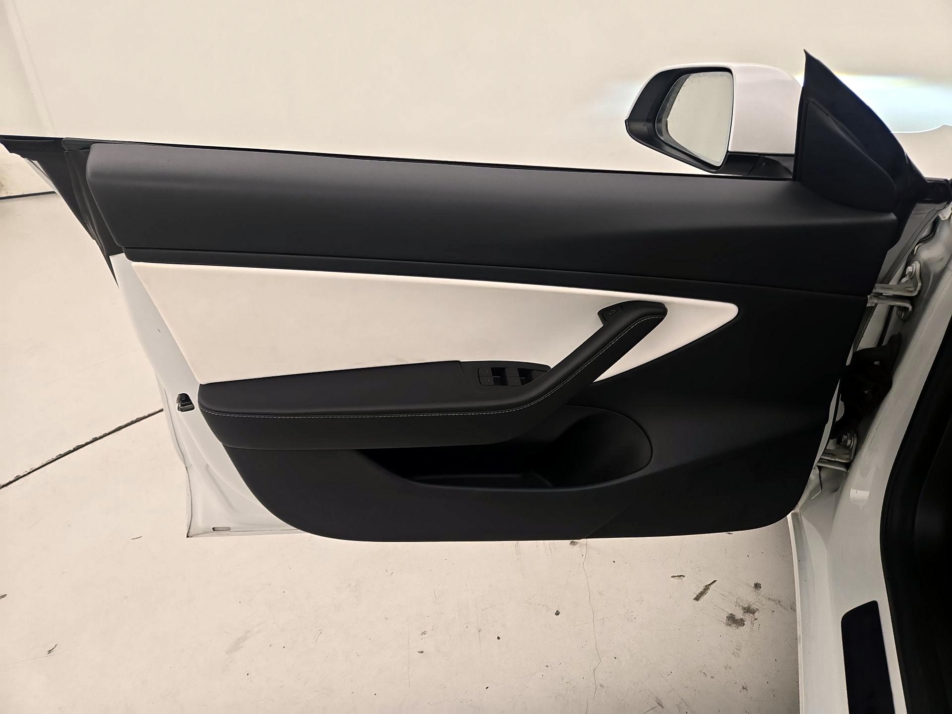 Thumbnail: 2021 Tesla Model 3 - 12