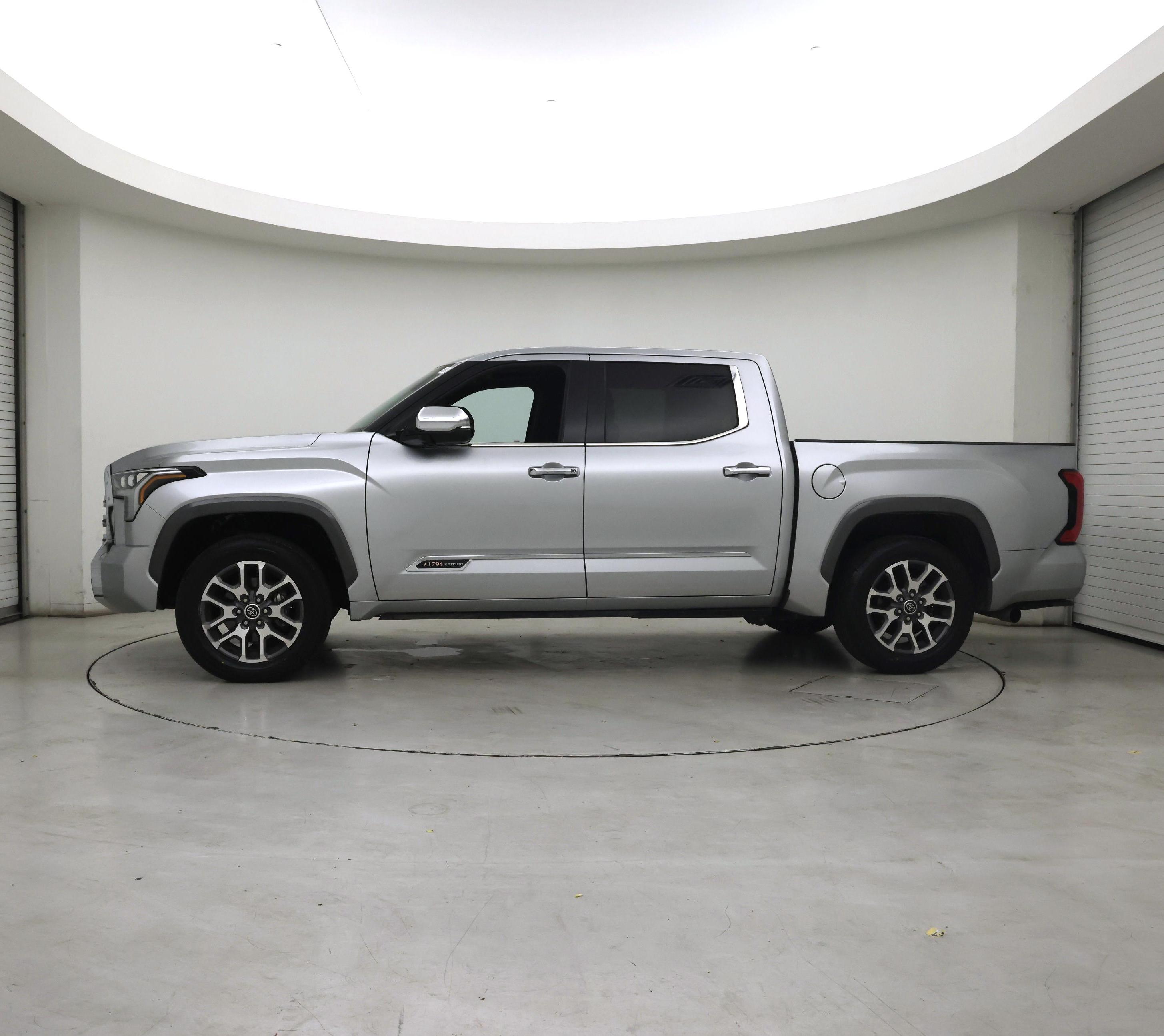 Thumbnail: 2022 Toyota Tundra - 3