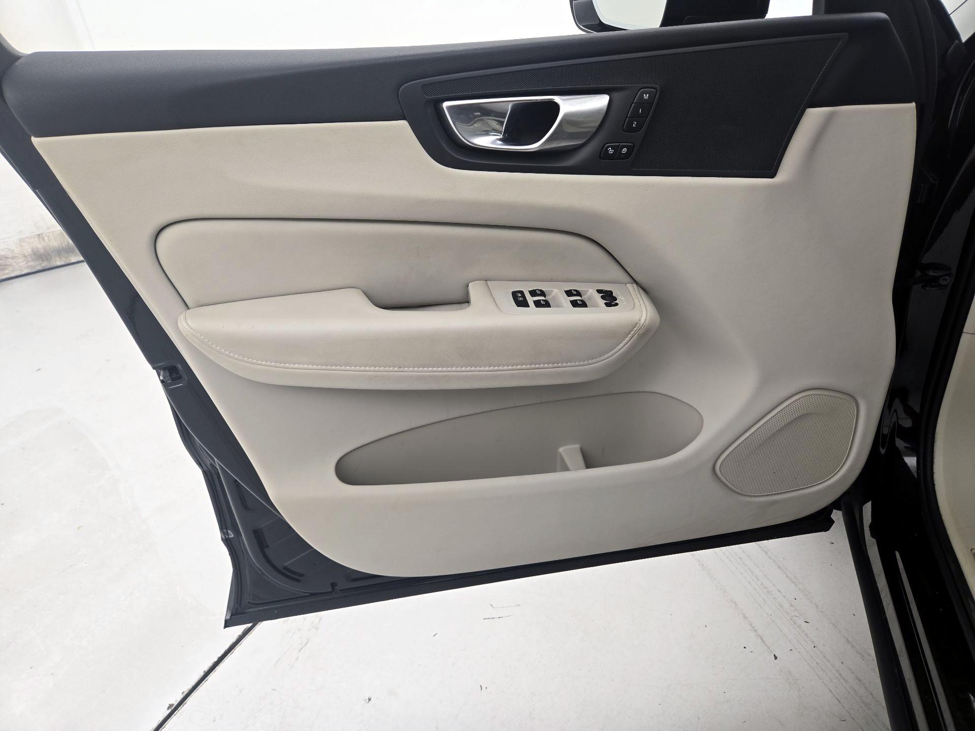 Thumbnail: 2024 Volvo XC60 - 12