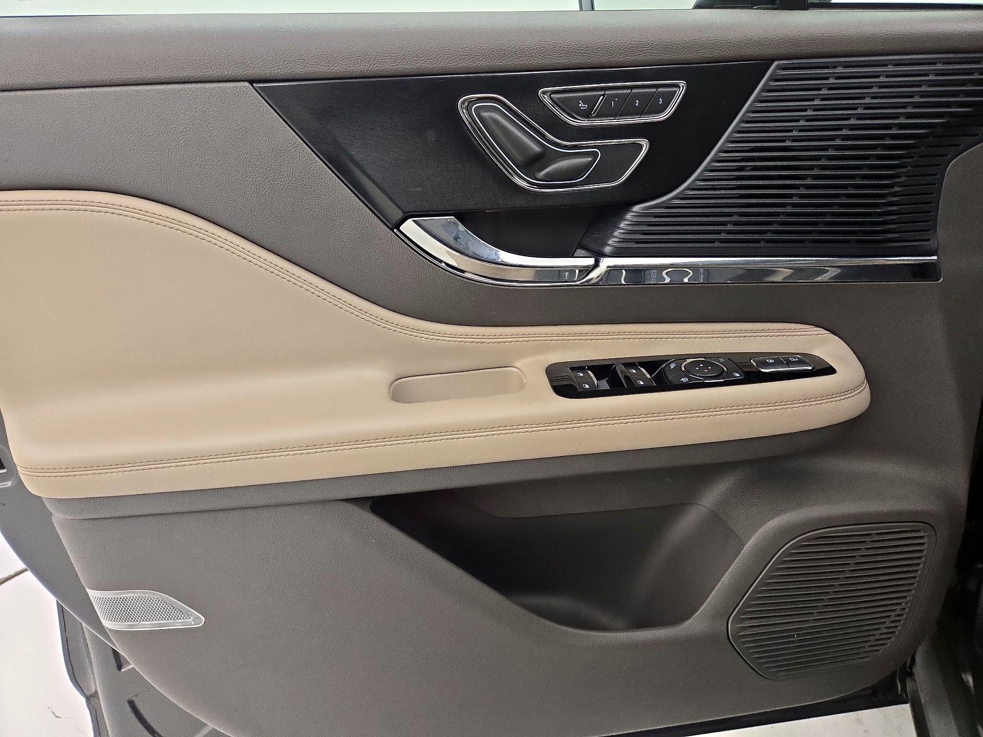 Thumbnail: 2020 Lincoln Corsair - 12