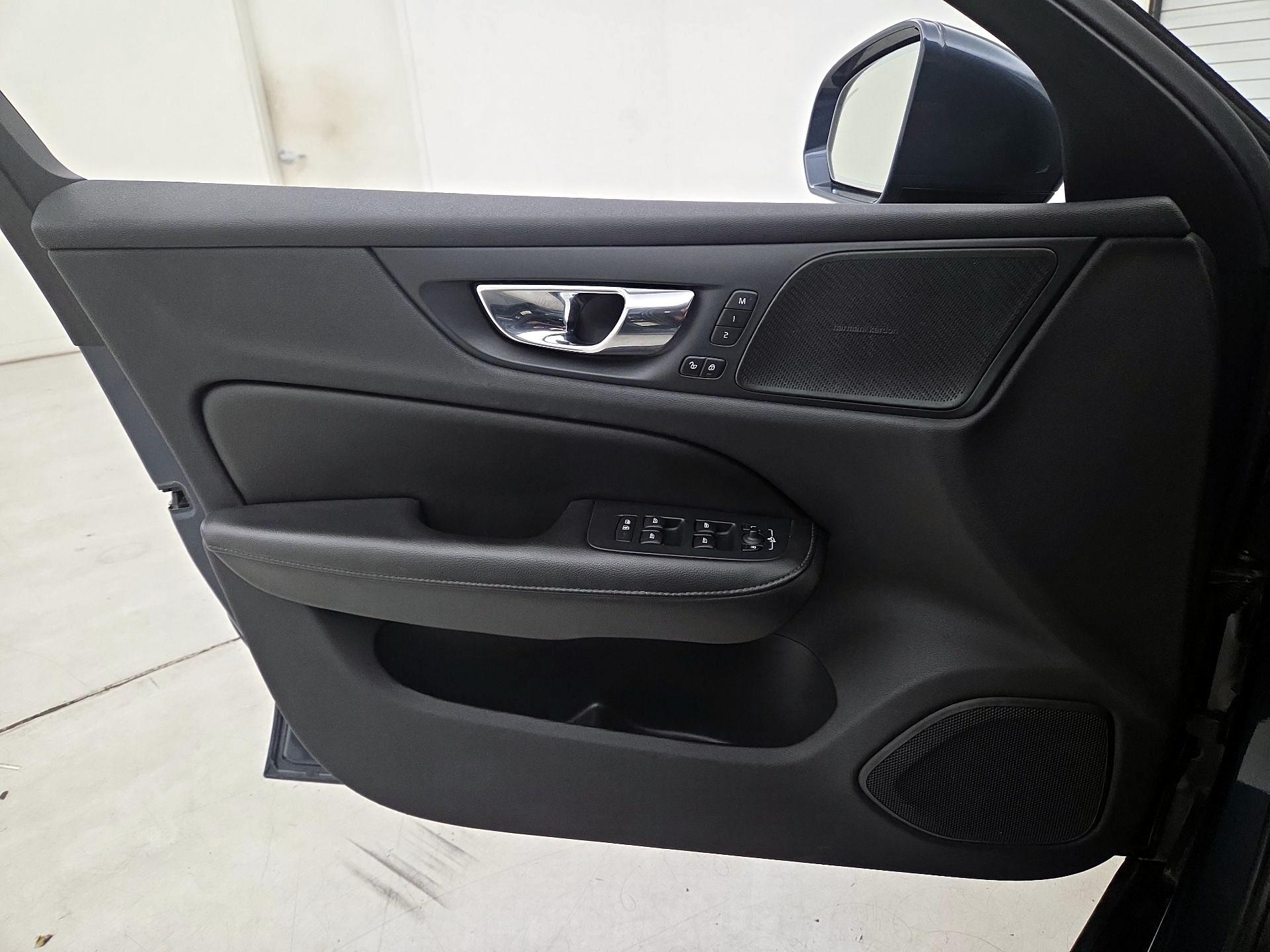 Thumbnail: 2020 Volvo S60 - 12