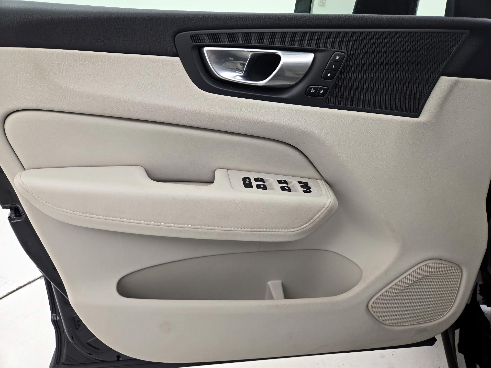Thumbnail: 2024 Volvo XC60 - 12