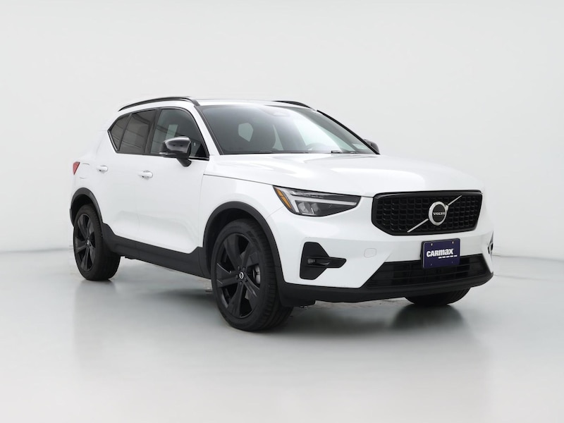 2023 Volvo XC40 B5 Plus Dark Theme