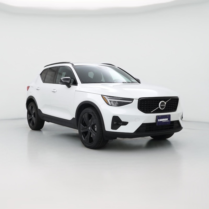 2023 Volvo XC40 B5 Plus Dark Theme