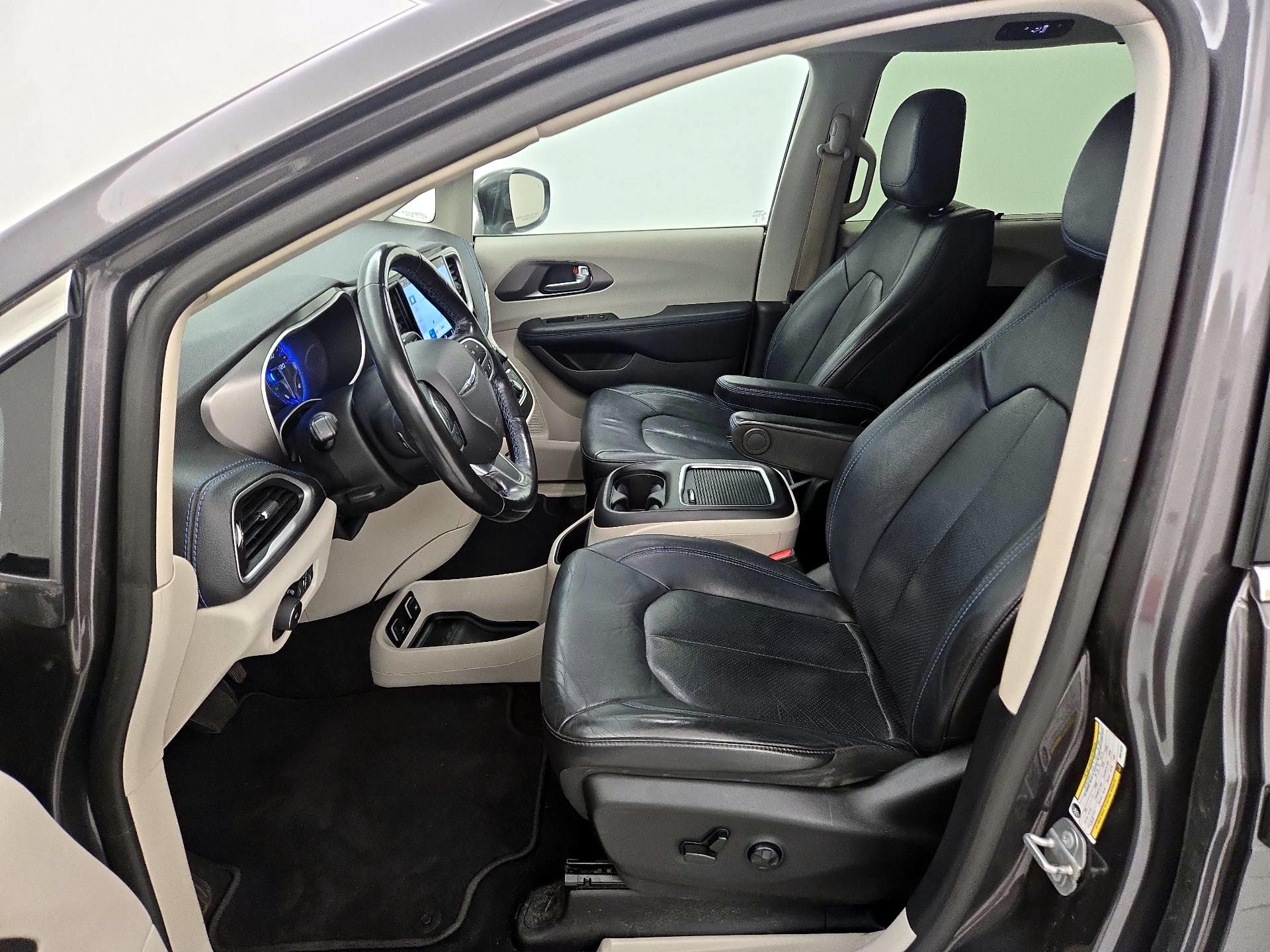 Thumbnail: 2021 Chrysler Pacifica - 11