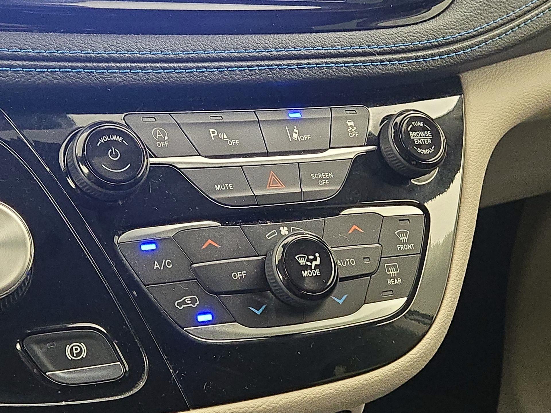 Thumbnail: 2021 Chrysler Pacifica - 16