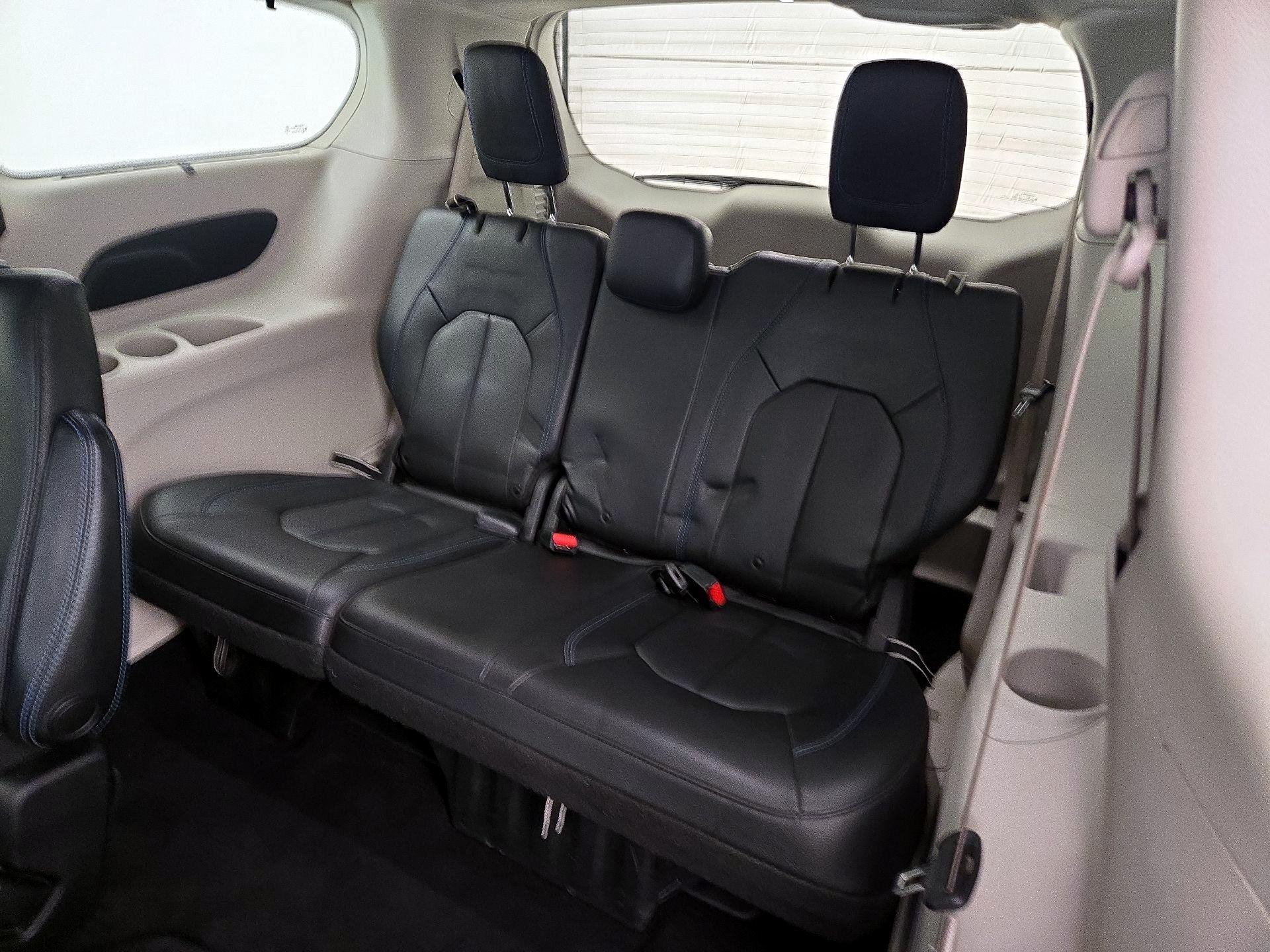 Thumbnail: 2021 Chrysler Pacifica - 20