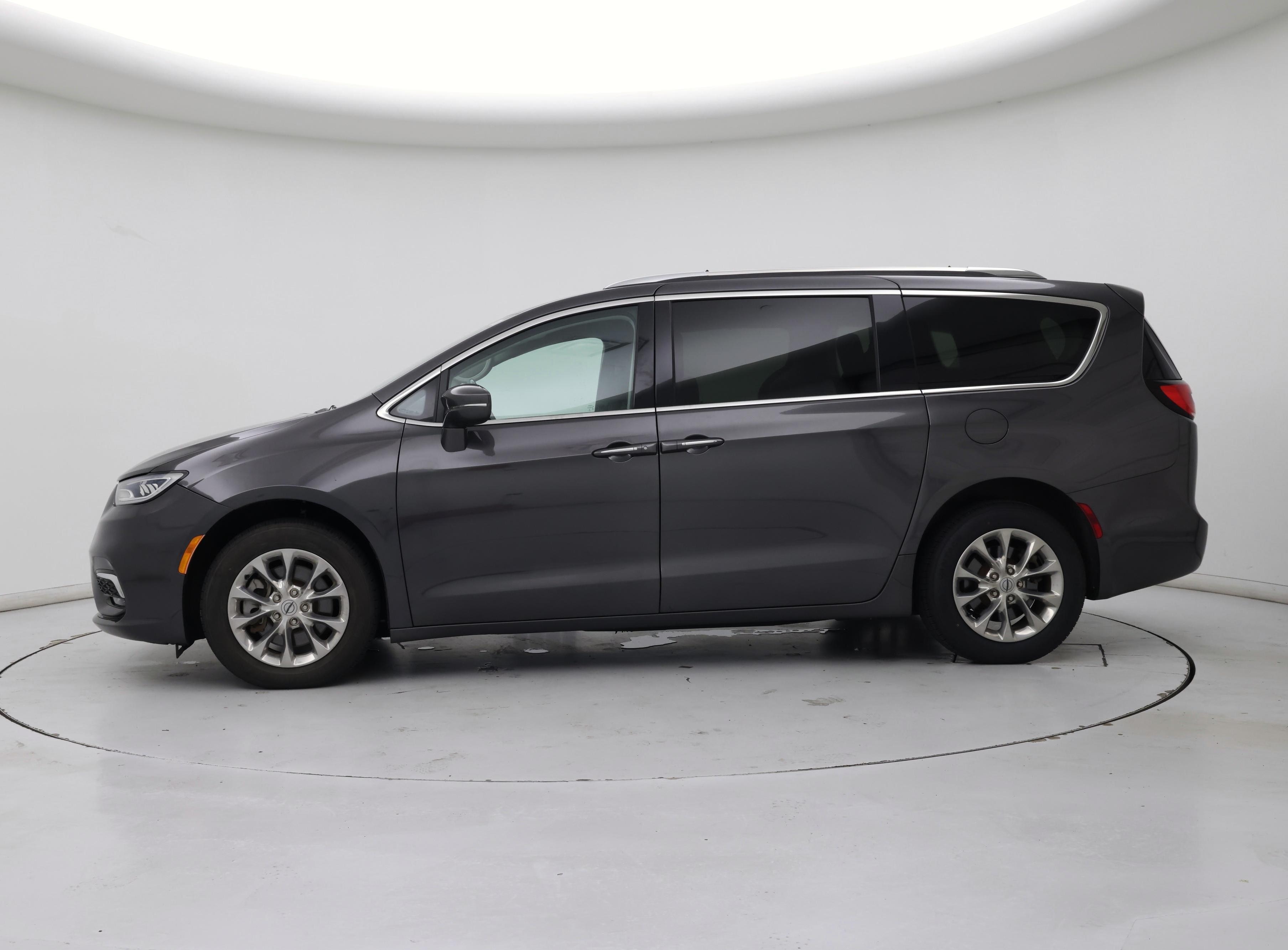 Thumbnail: 2021 Chrysler Pacifica - 3
