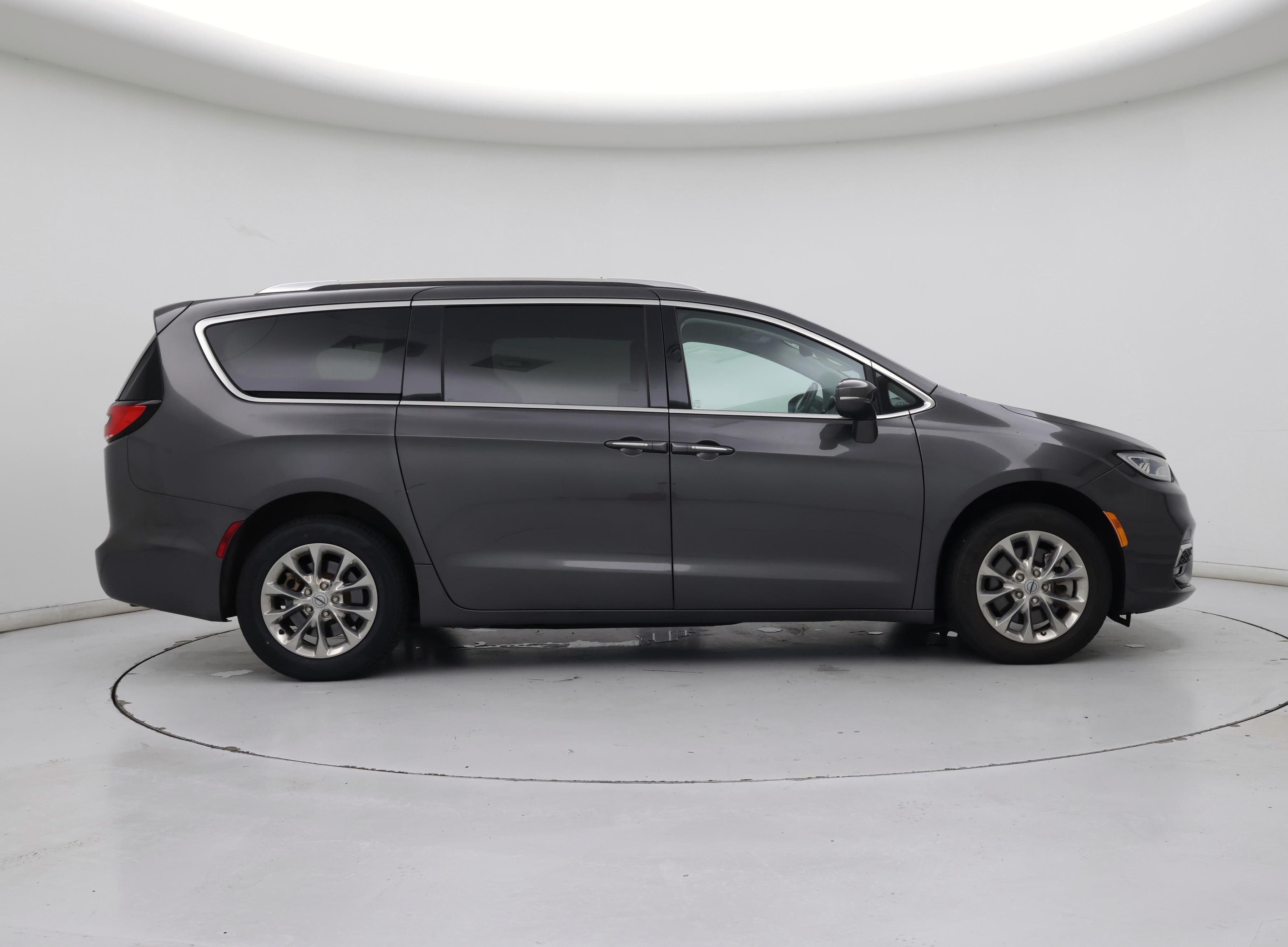 Thumbnail: 2021 Chrysler Pacifica - 7