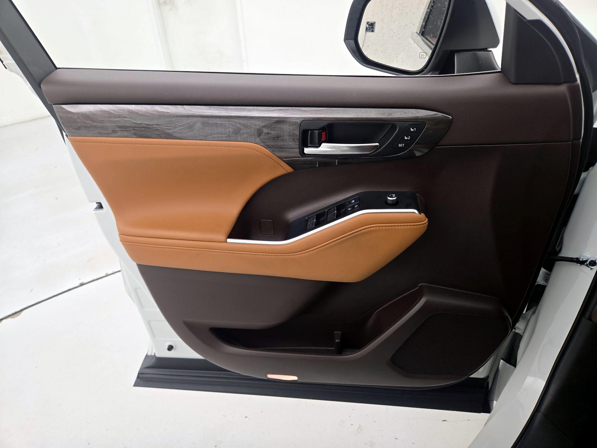 Thumbnail: 2022 Toyota Highlander - 12