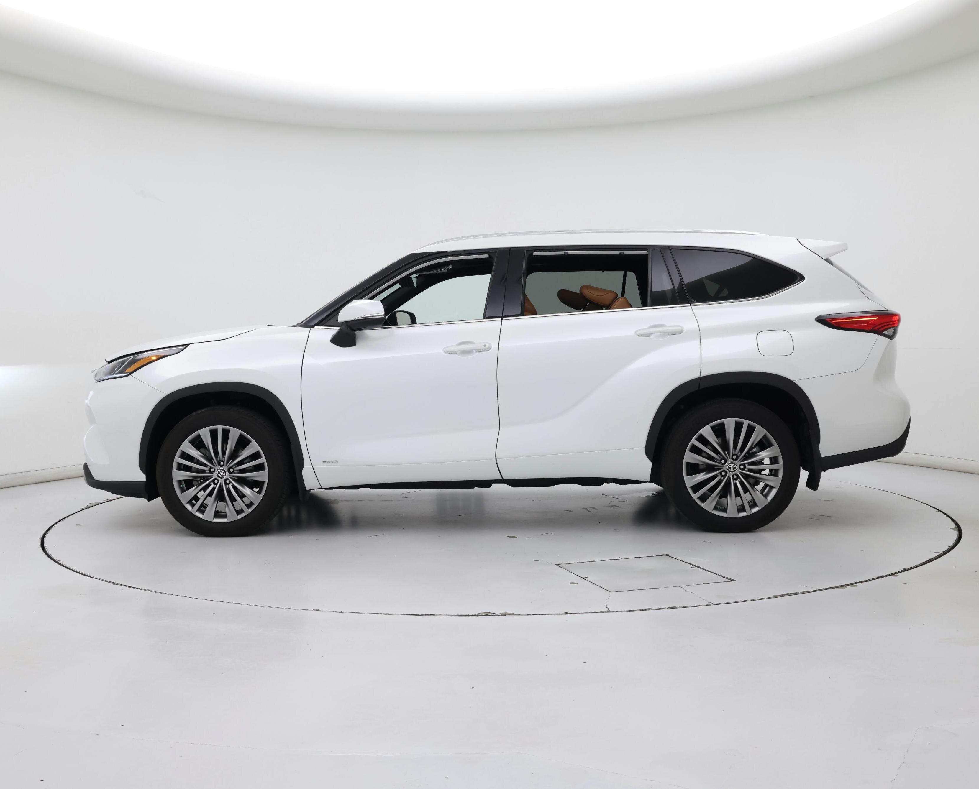 Thumbnail: 2022 Toyota Highlander - 3