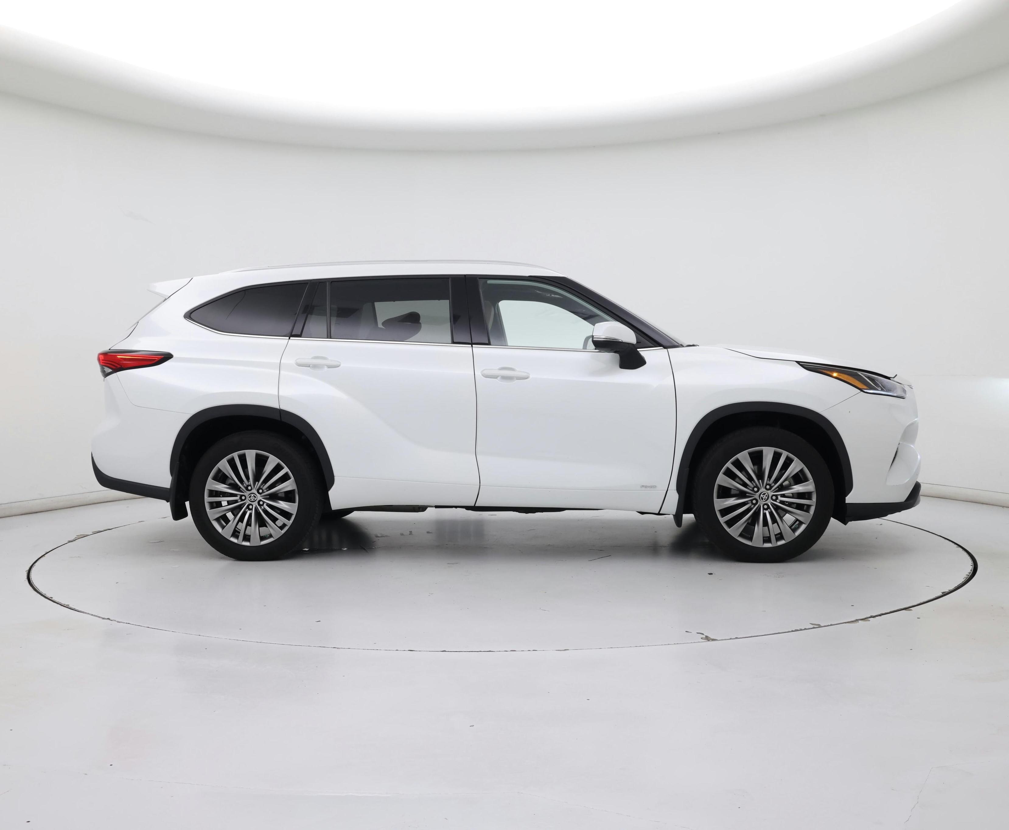 Thumbnail: 2022 Toyota Highlander - 7