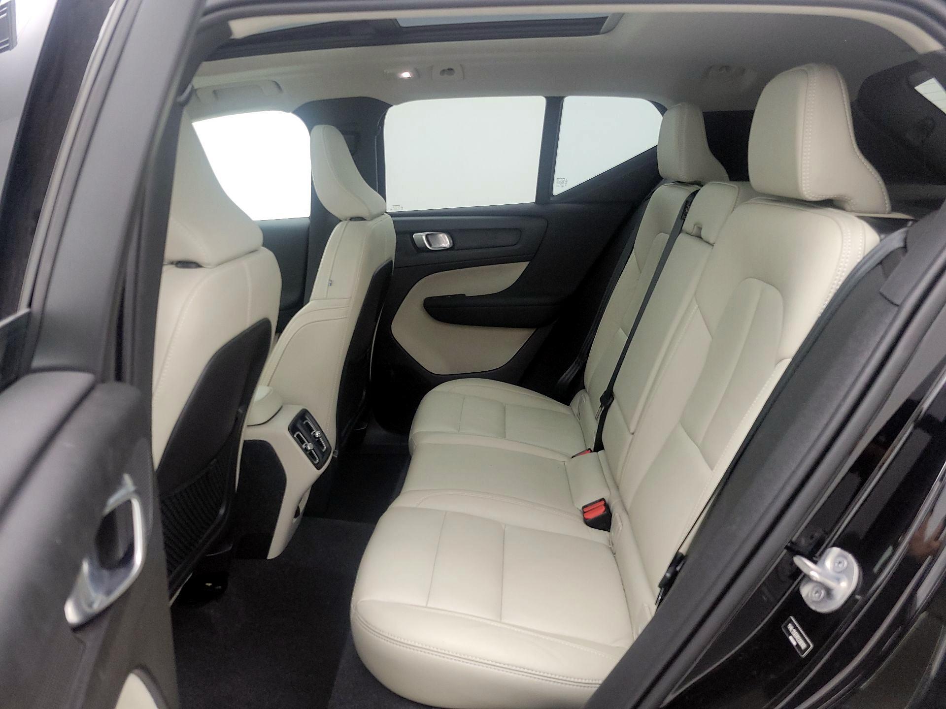 Thumbnail: 2024 Volvo XC40 - 20