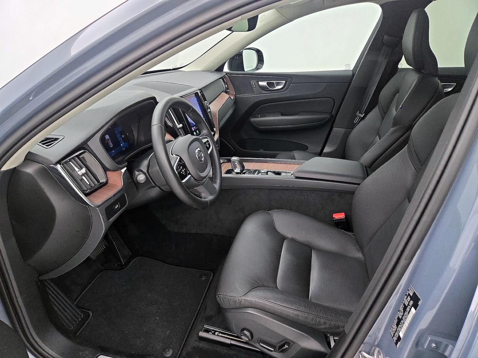 2024 Volvo XC60 Plus - Photo 12