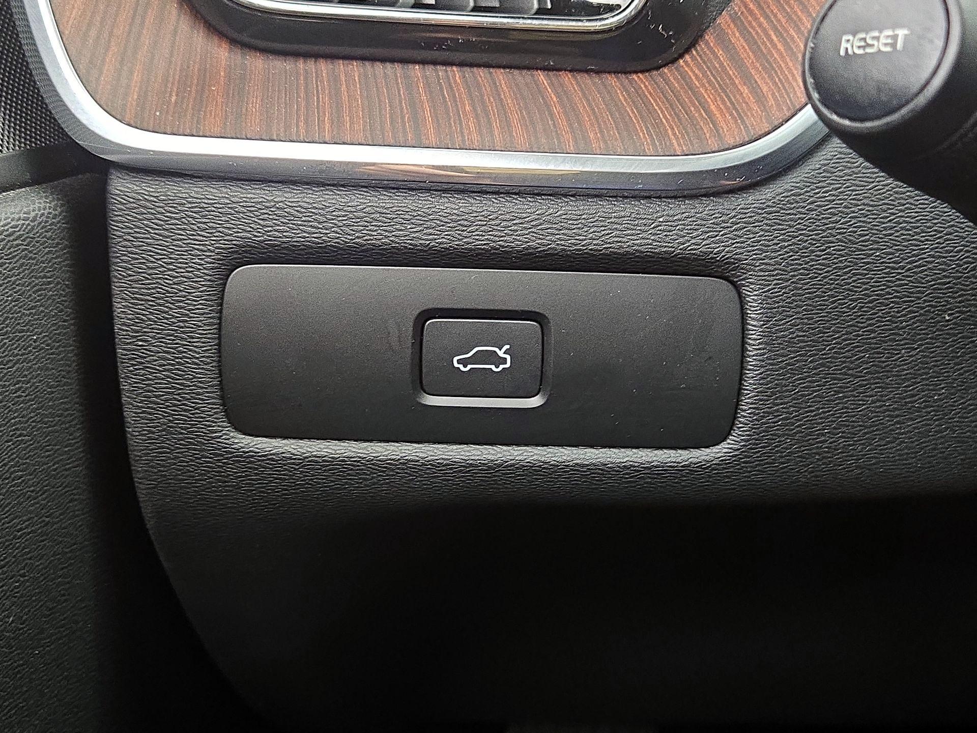Thumbnail: 2024 Volvo XC60 - 13