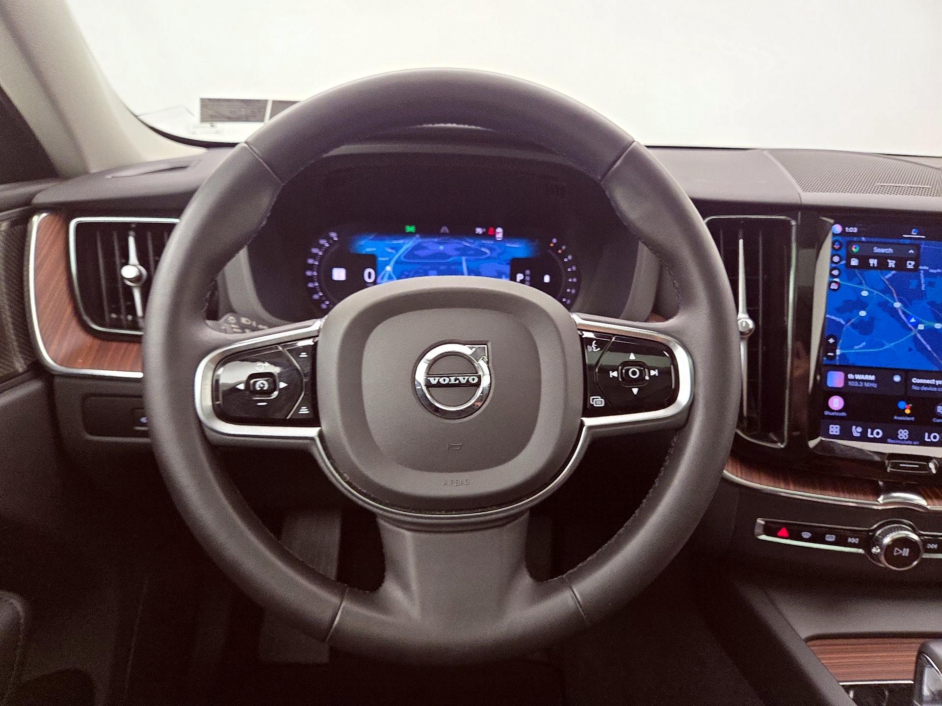 Thumbnail: 2023 Volvo XC60 - 10
