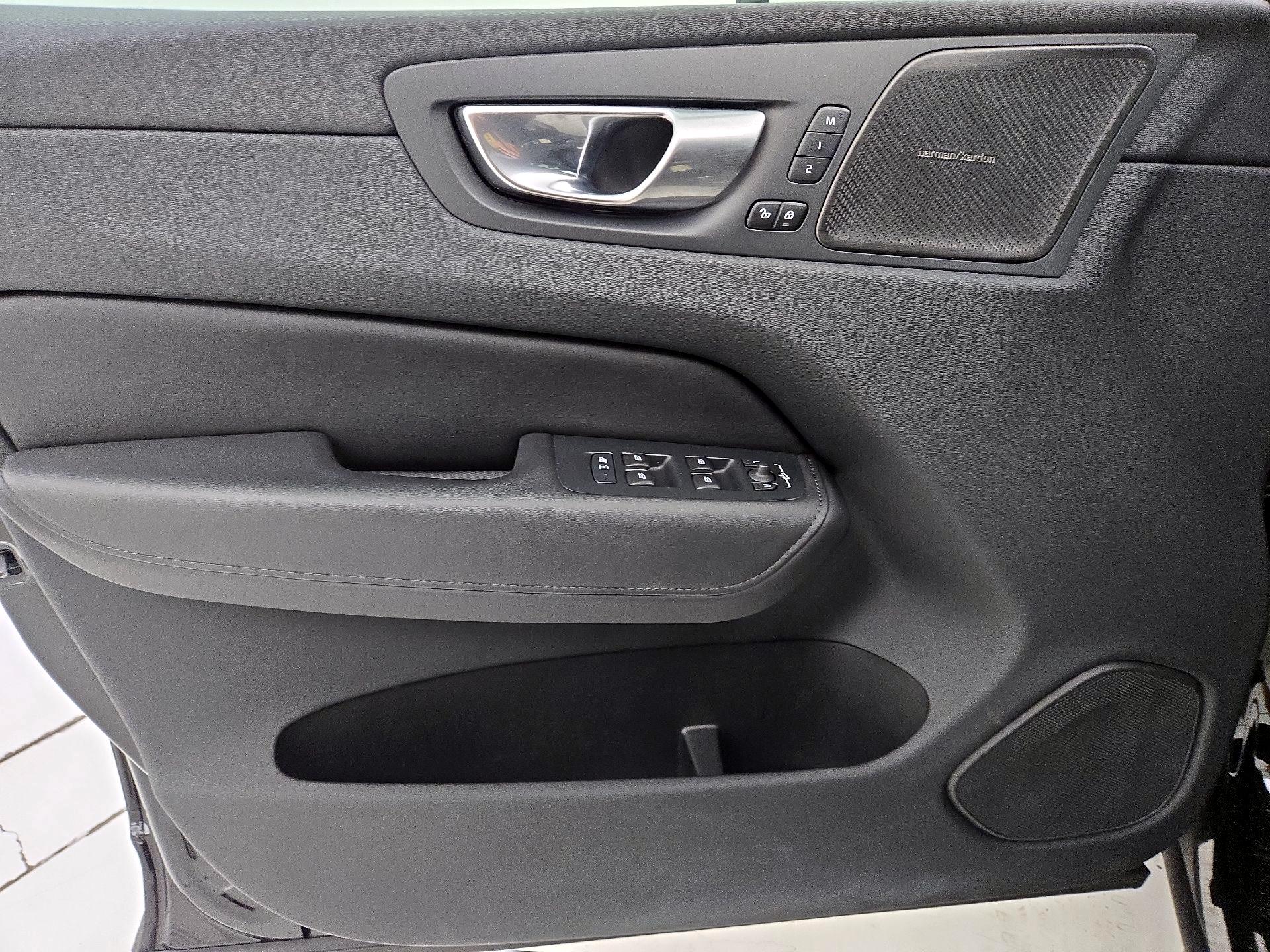 Thumbnail: 2023 Volvo XC60 - 12