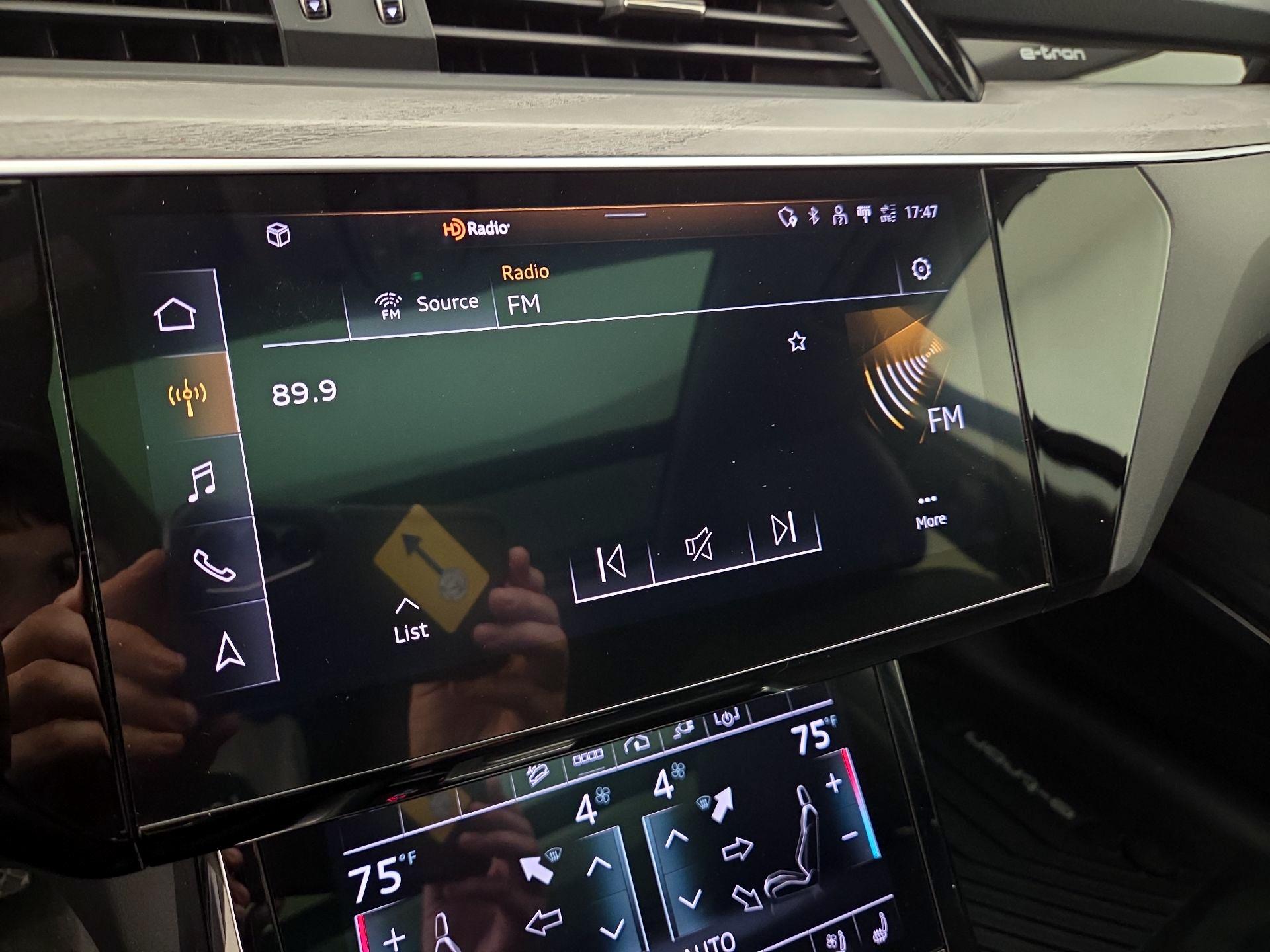 Thumbnail: 2023 Audi e-tron - 15