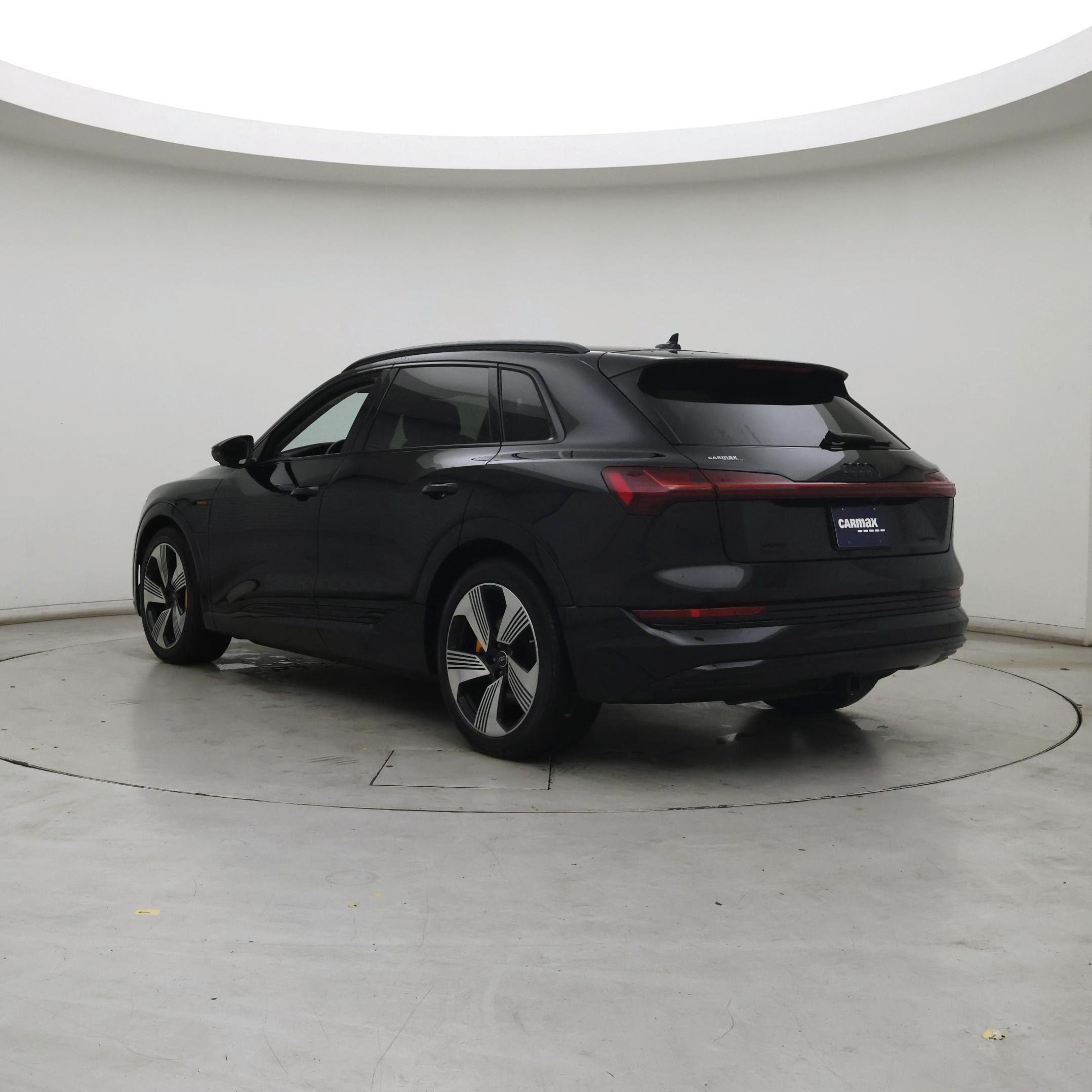 Thumbnail: 2023 Audi e-tron - 2