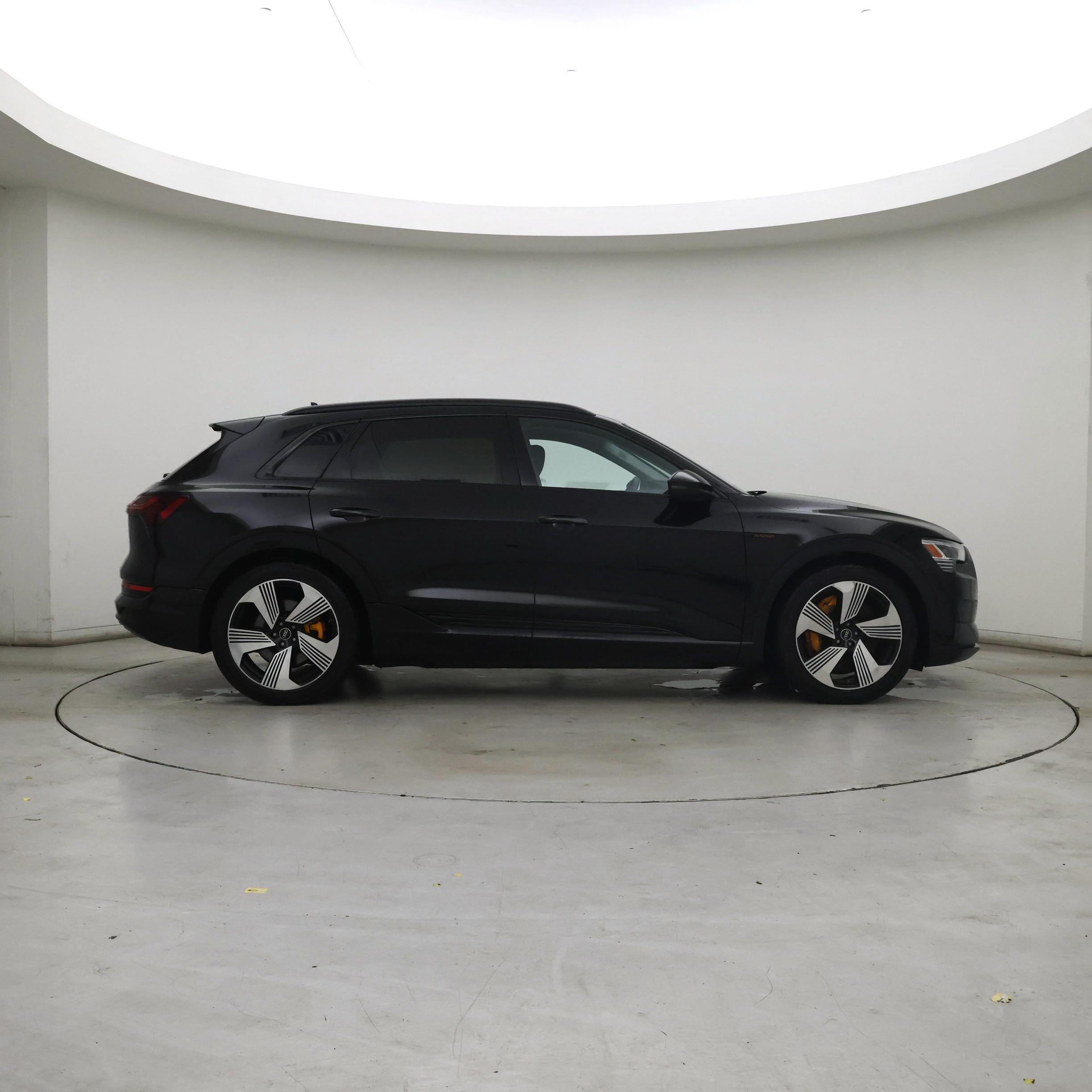 Thumbnail: 2023 Audi e-tron - 7
