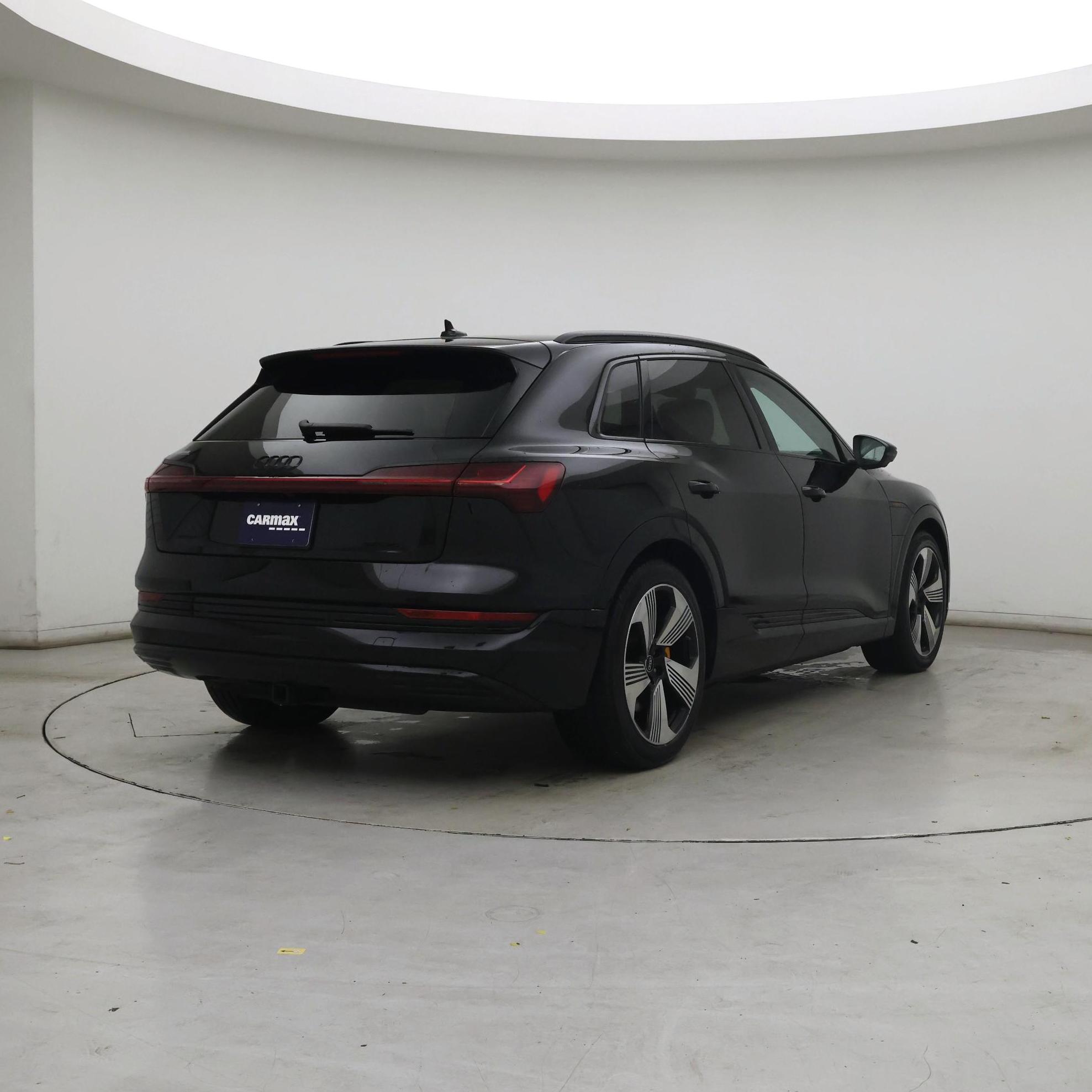 Thumbnail: 2023 Audi e-tron - 8