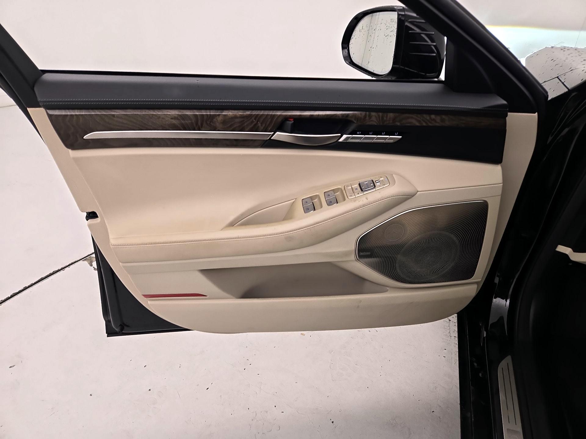 Thumbnail: 2019 Genesis G90 - 12