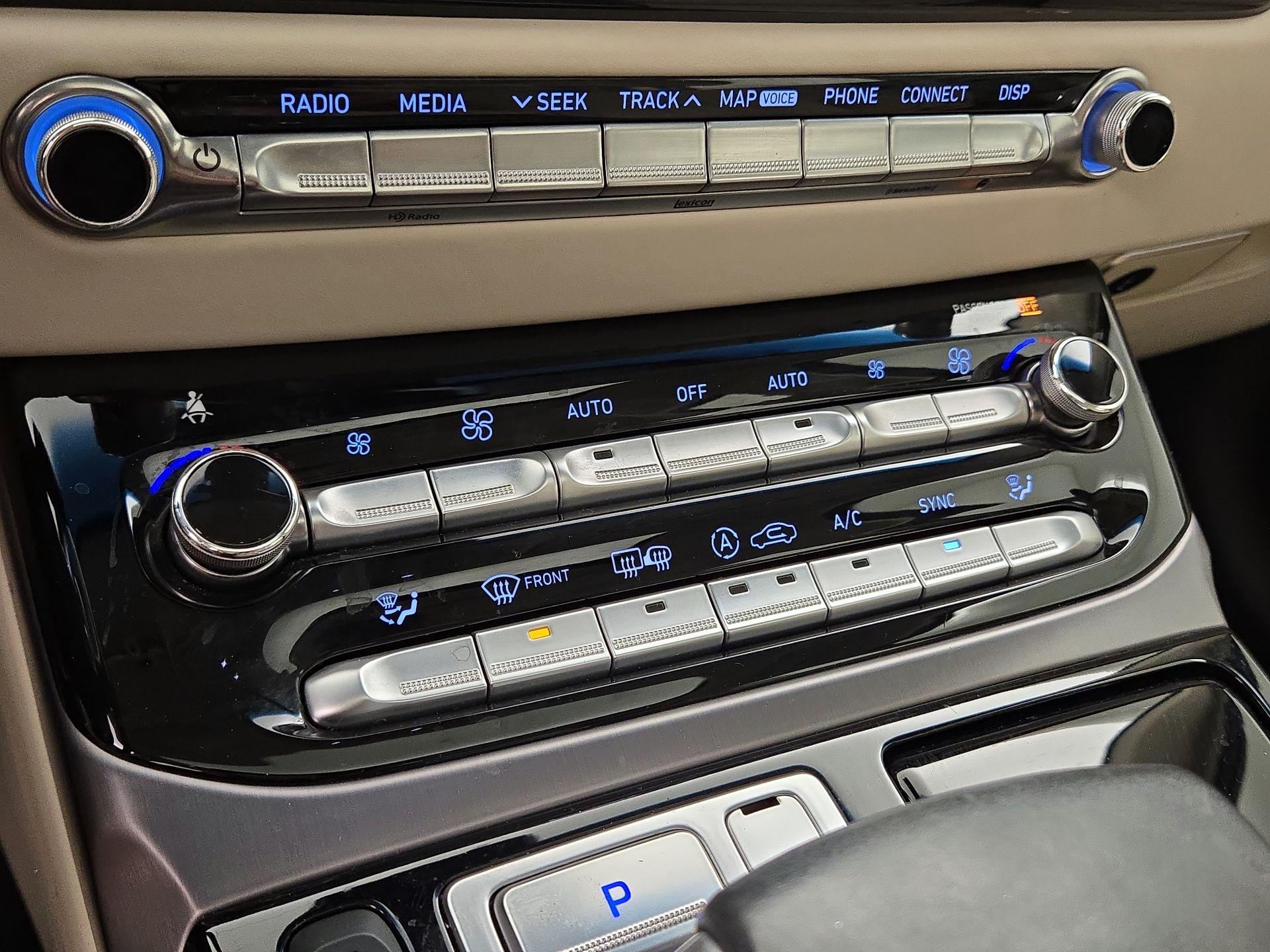 Thumbnail: 2019 Genesis G90 - 17