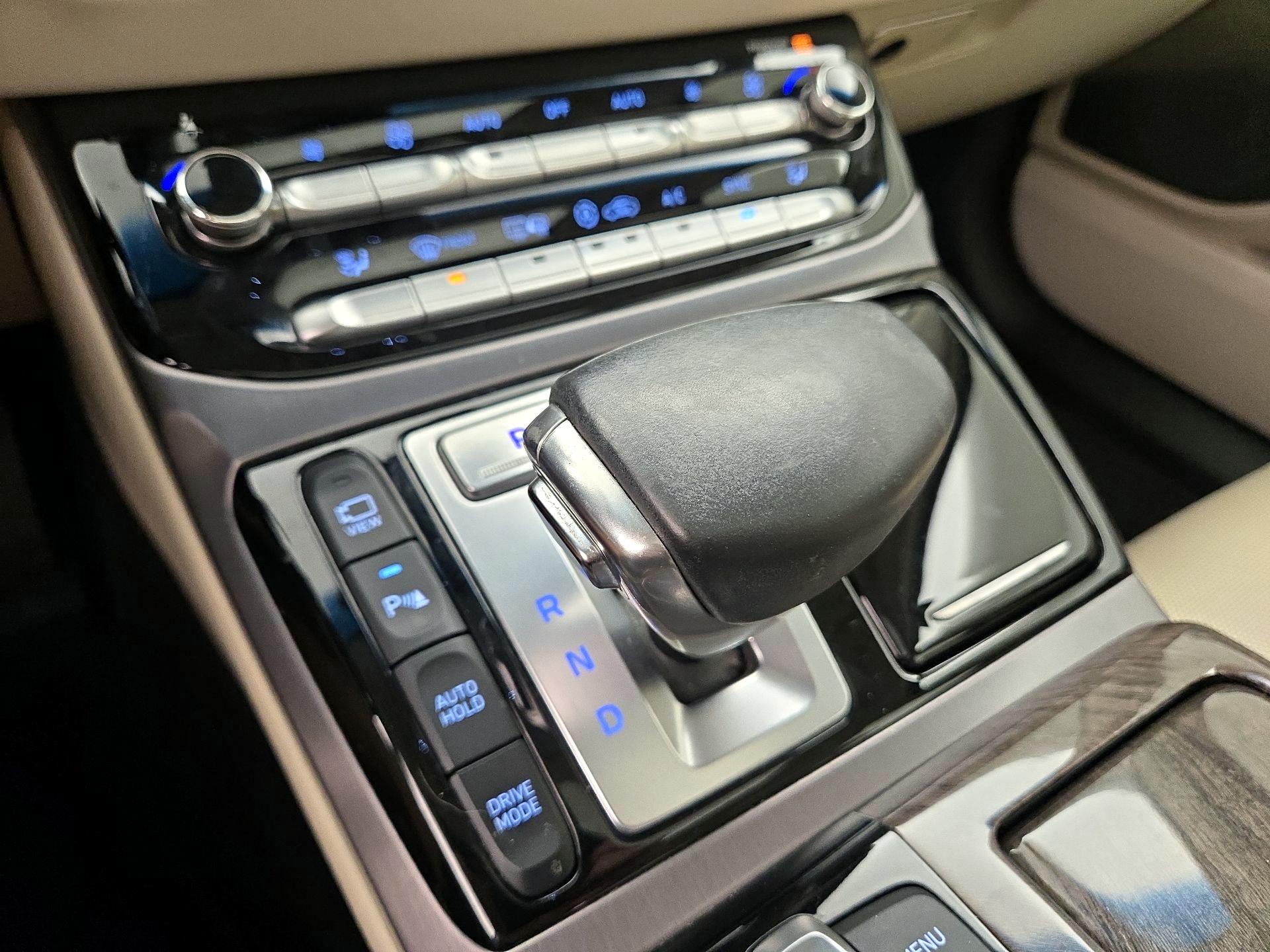 Thumbnail: 2019 Genesis G90 - 18
