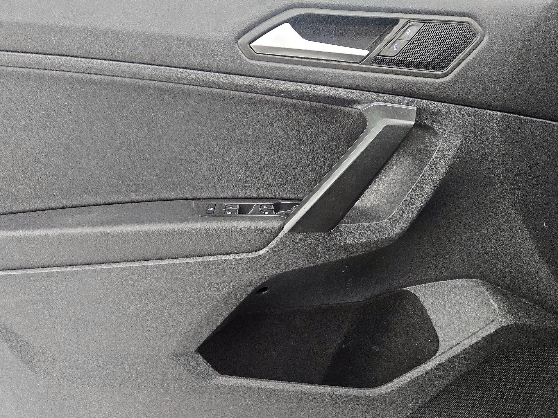 Thumbnail: 2021 Volkswagen Tiguan - 12