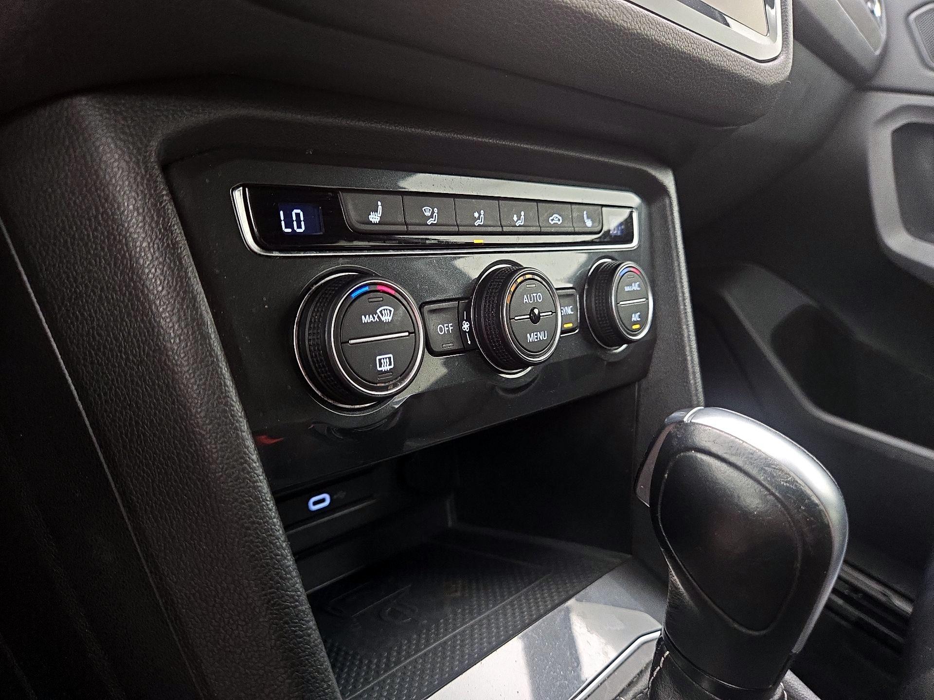 Thumbnail: 2021 Volkswagen Tiguan - 16