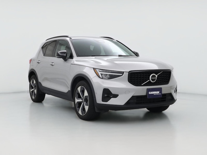 2023 Volvo XC40 B5 Plus Dark Theme