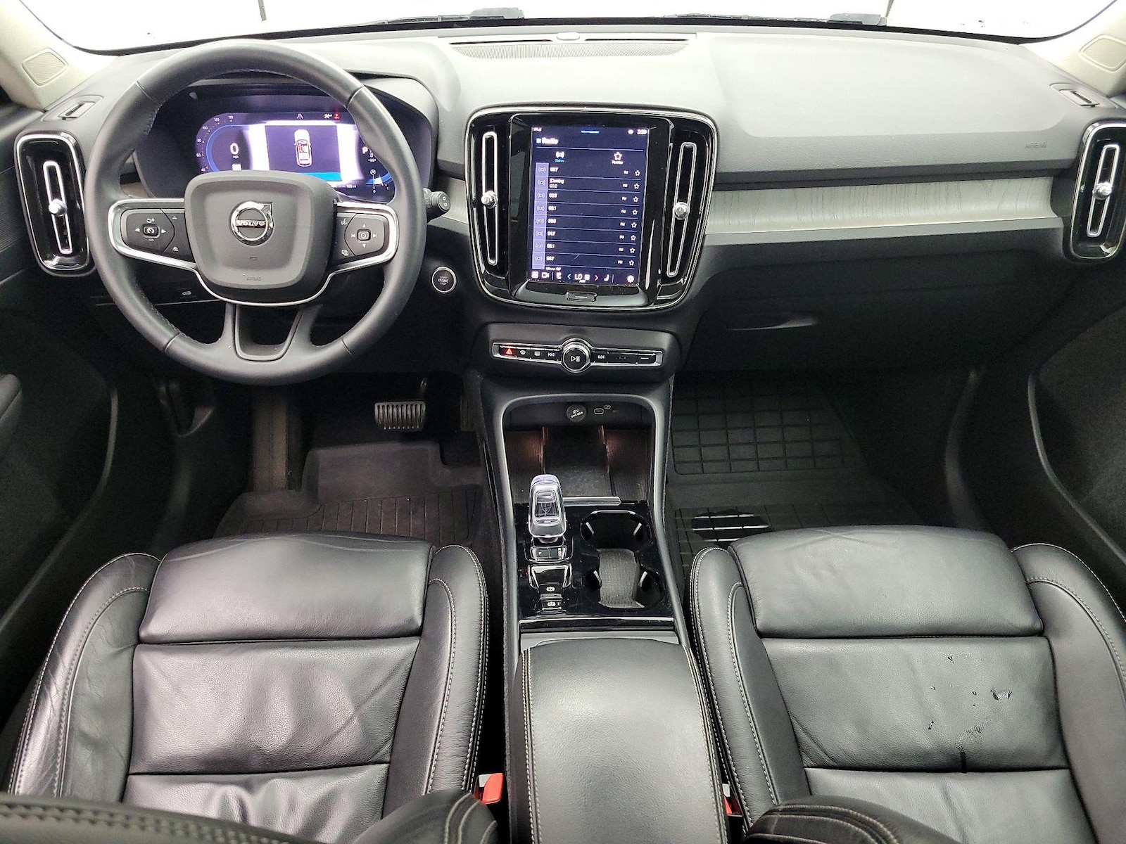 2023 Volvo XC40 Plus - Photo 10