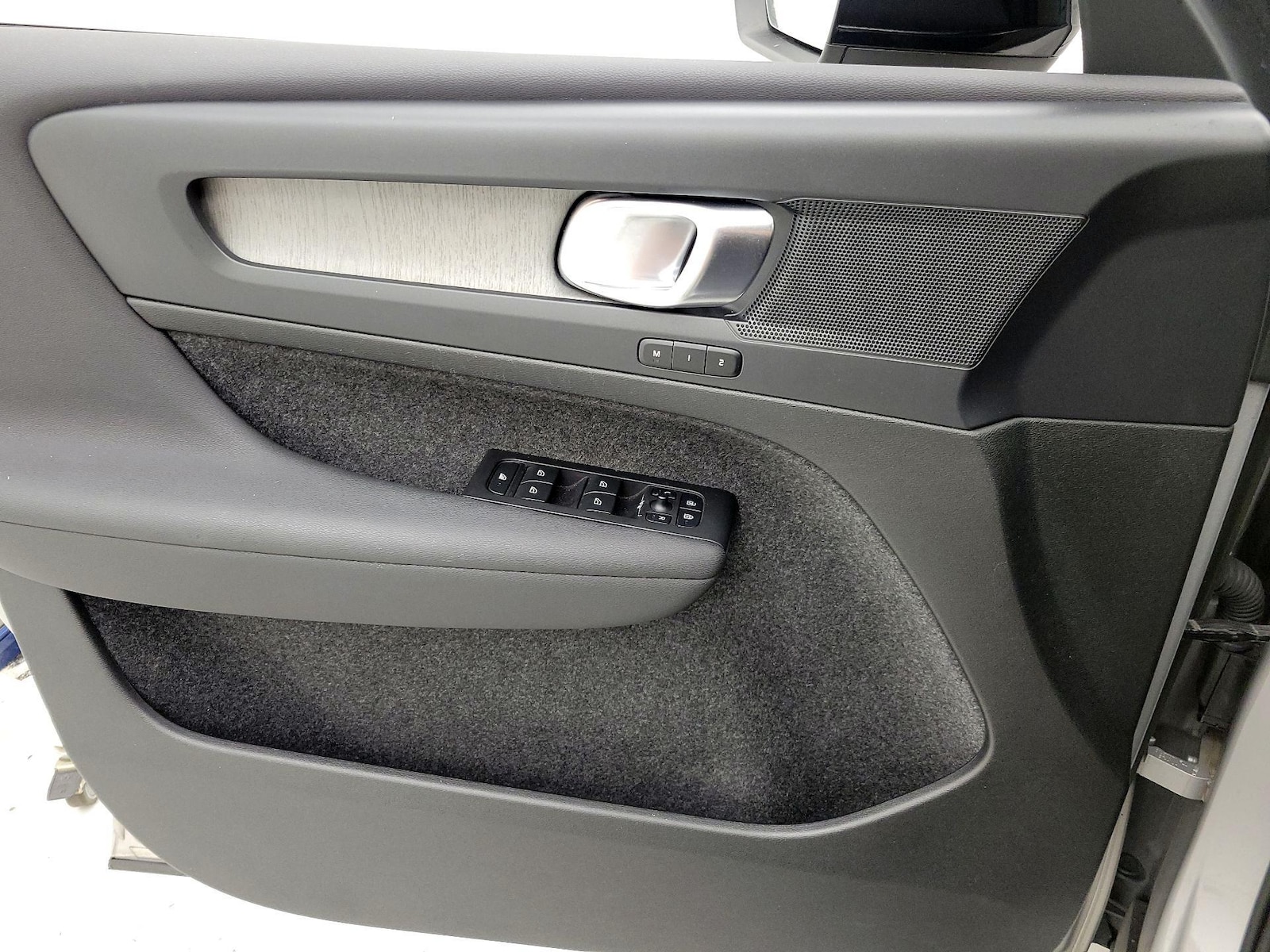 2023 Volvo XC40 Plus - Photo 13