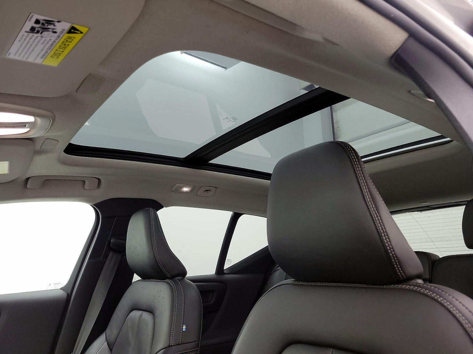 2023 Volvo XC40 Plus - Photo 20
